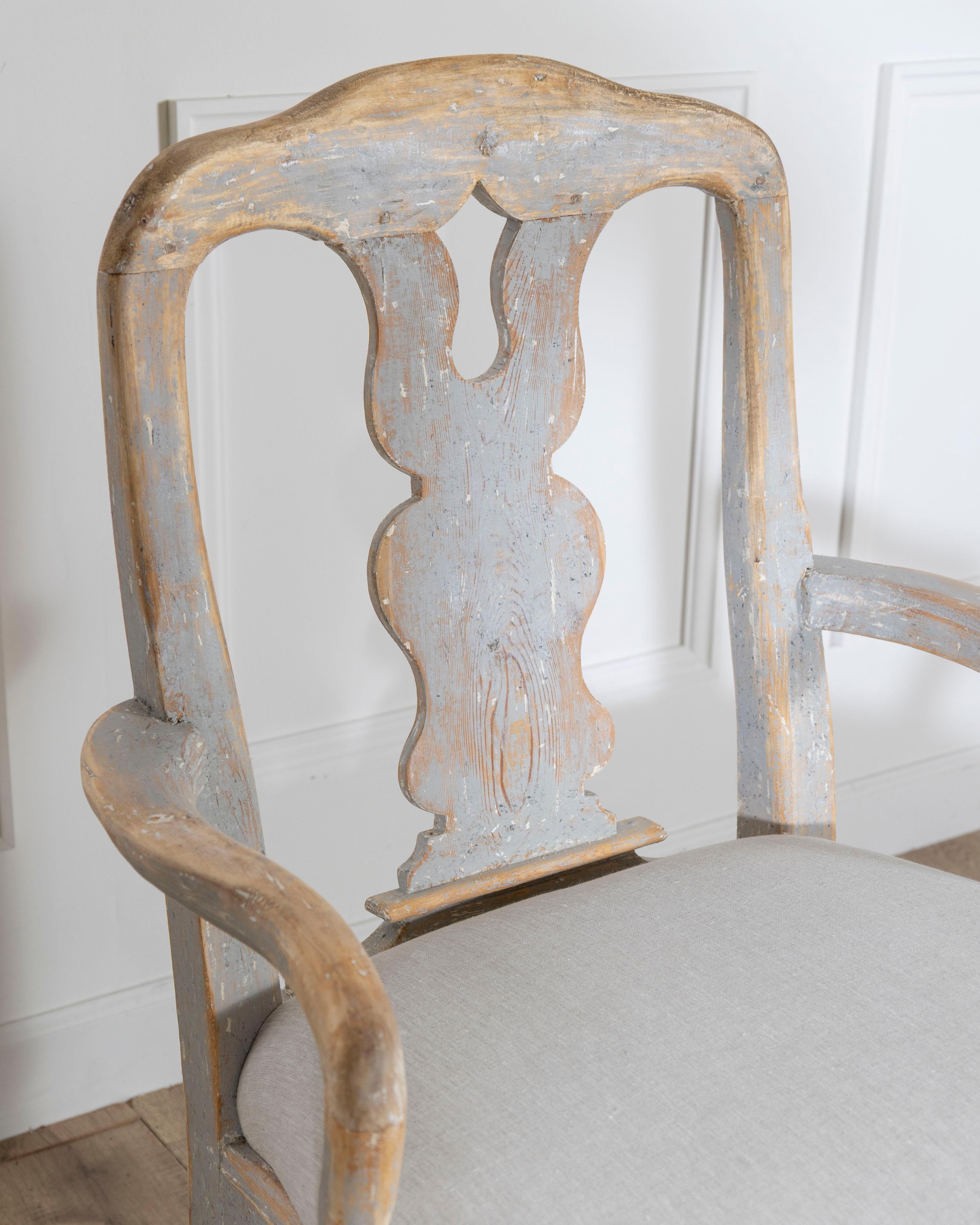 Paire de fauteuils suédois rococo sculptés avec patine d'origine en vente 1