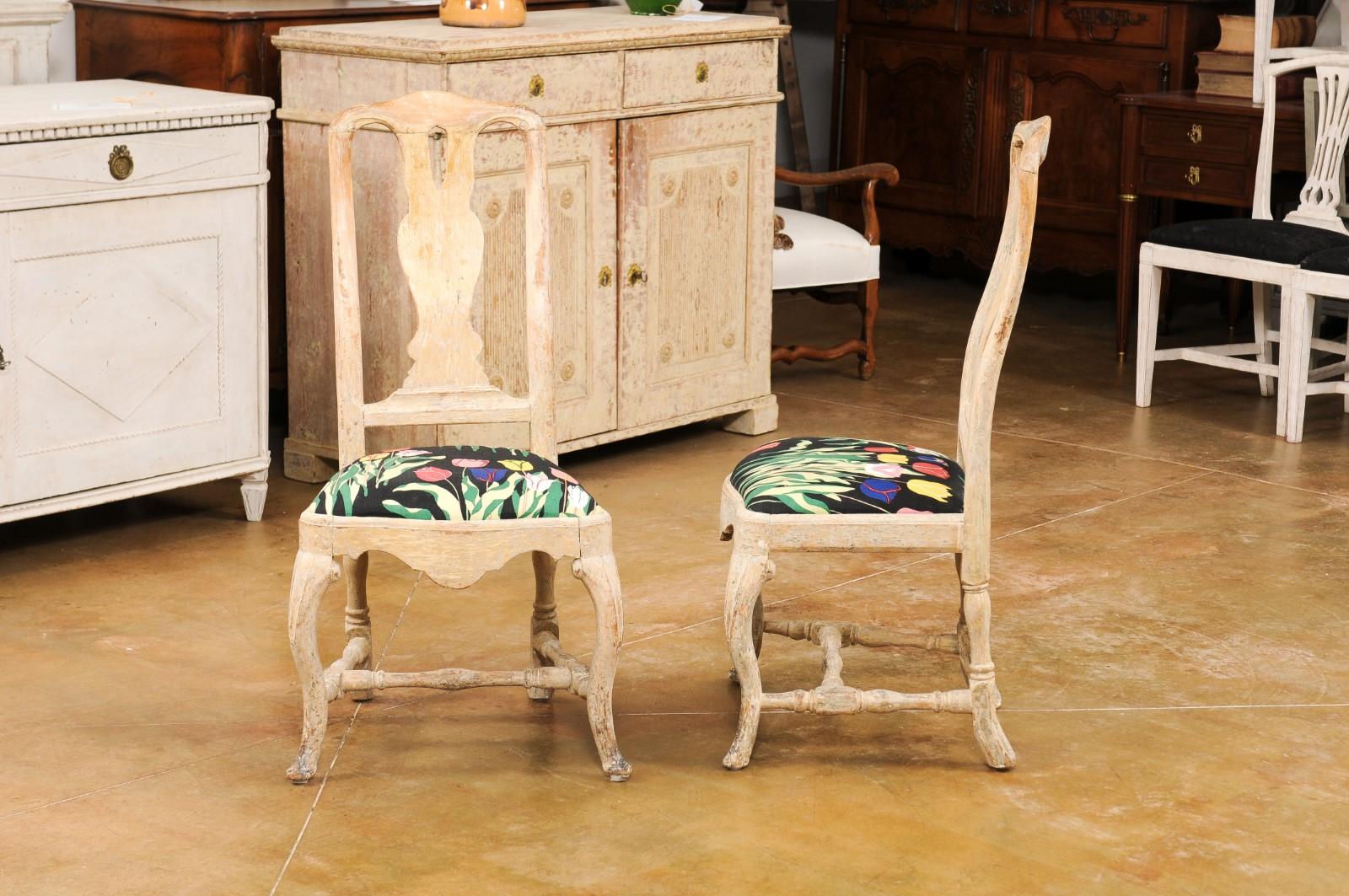 Paire de chaises d'appoint sudoises d'poque rococo du 18me sicle avec clisses sculptes en vente 2