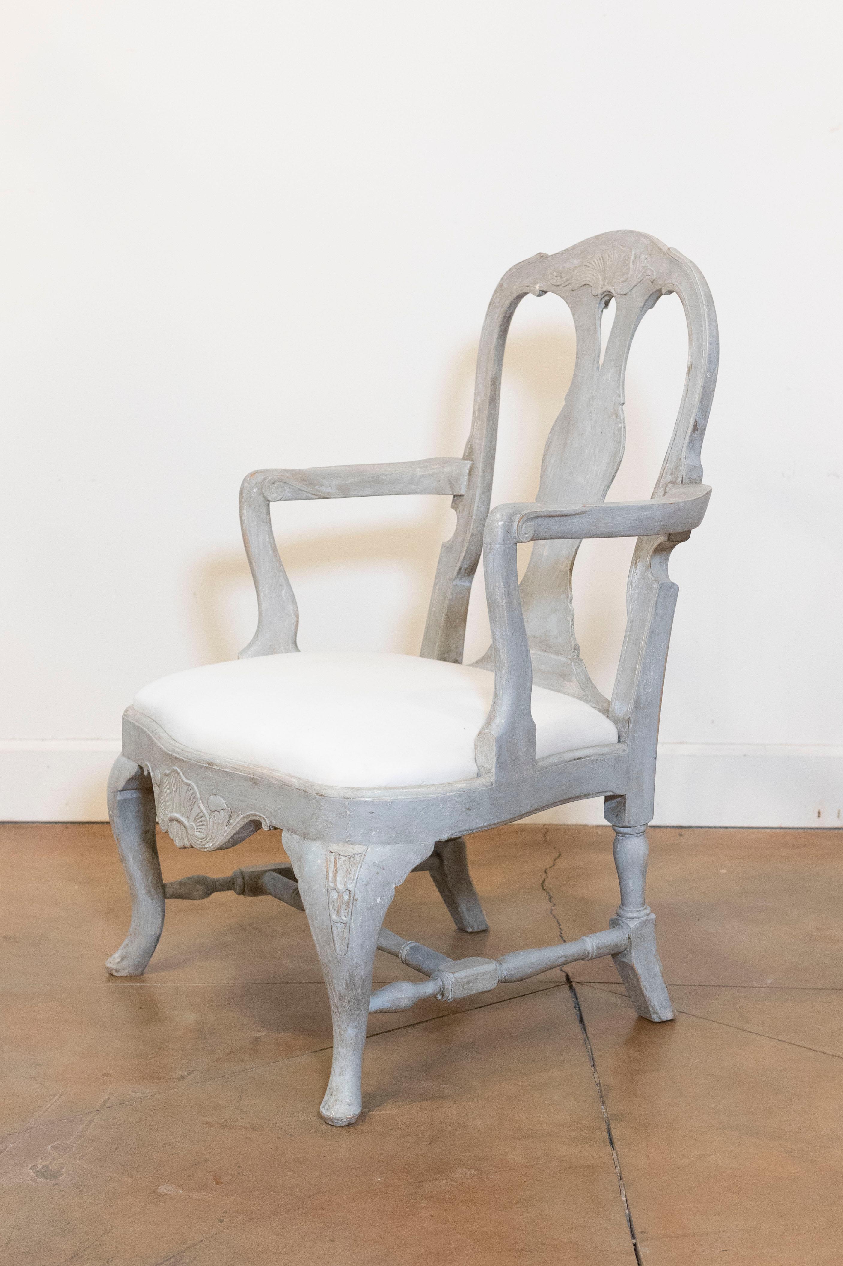 Svedese Coppia di poltrone in legno dipinto in stile rococò svedese del 1890 in vendita