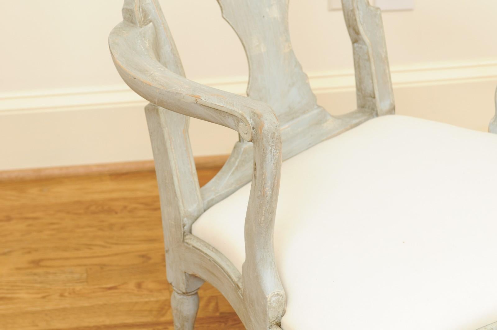 Paire de fauteuils suédois de style rococo en bois peint des années 1890 en vente 10
