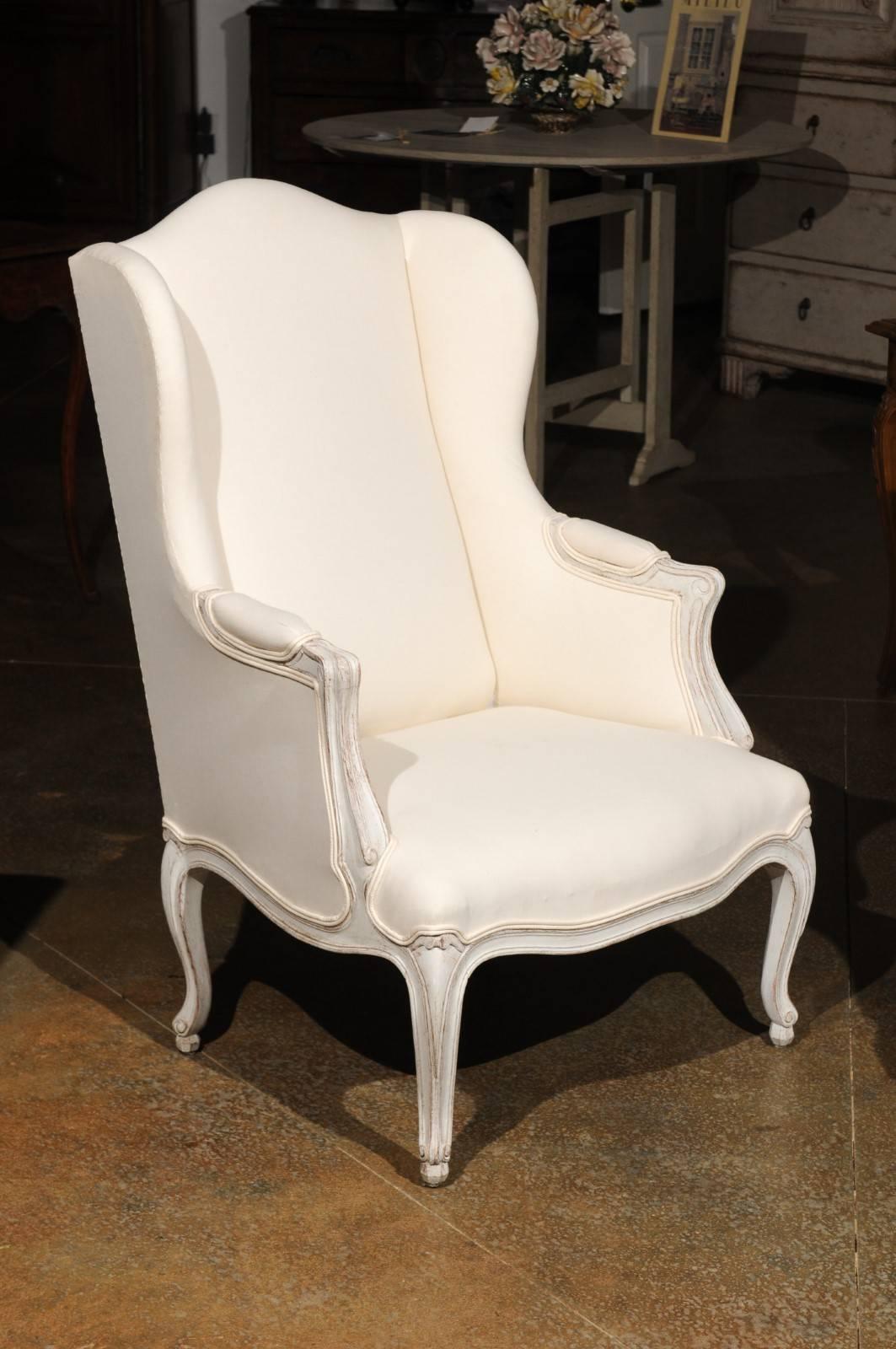 Pair of Swedish Rococo Style 1900s Wingback Bergère Chairs with New Upholstery In Good Condition In Atlanta, GA