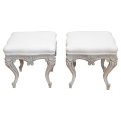 Coppia di sgabelli rococò svedesi dipinti e intagliati, circa 1890