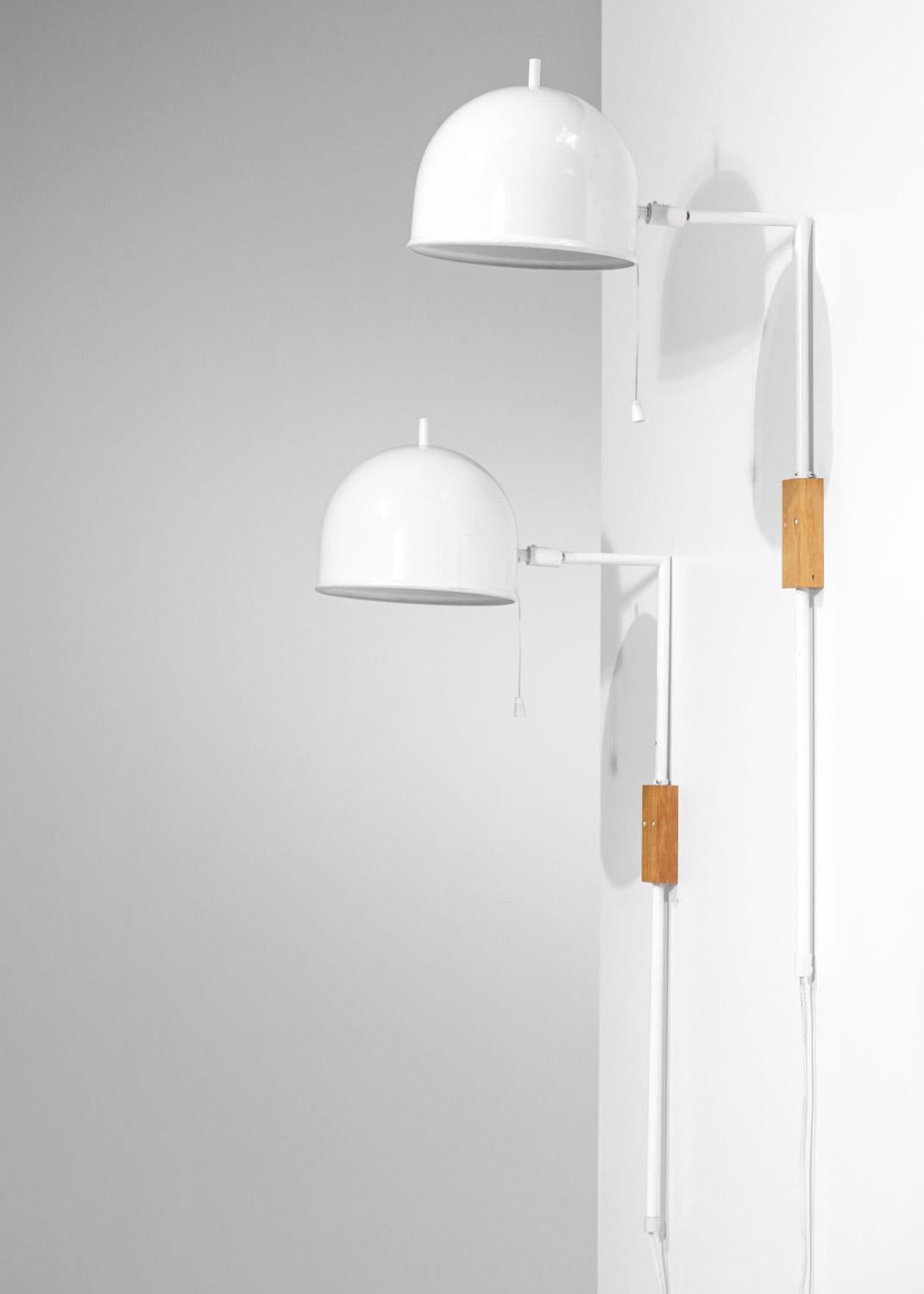  pair of Swedish sconces Bergboms V75 white EJE Ahlgren  In Good Condition For Sale In Lyon, FR