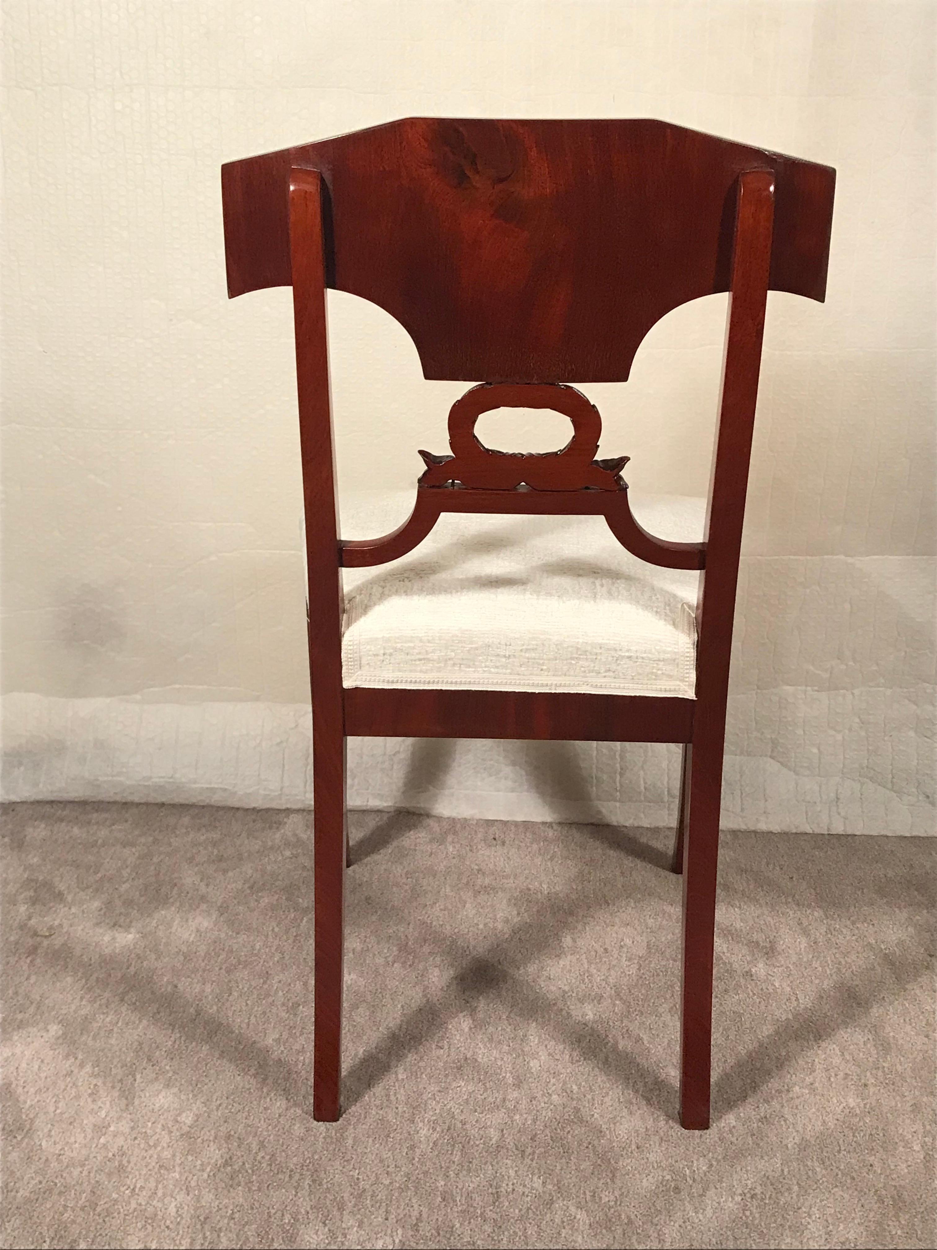 Pareja de sillas auxiliares suecas de estilo Gustaviano, 1820-30 Caoba en venta