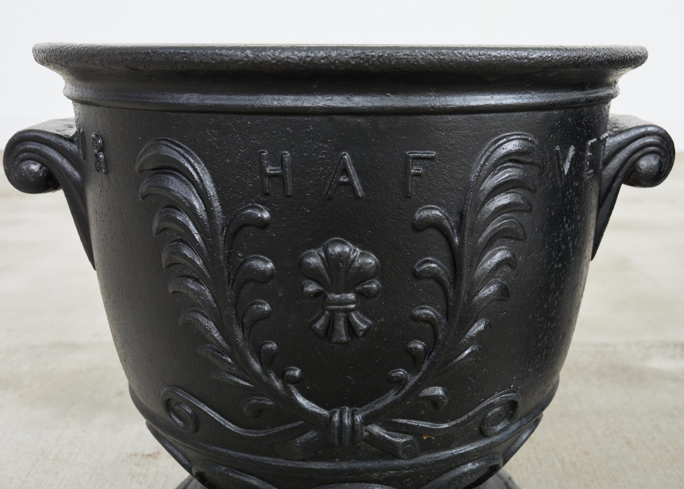 Pareja de jardineras suecas con forma de Venus de Ivar Johnsson en venta 10