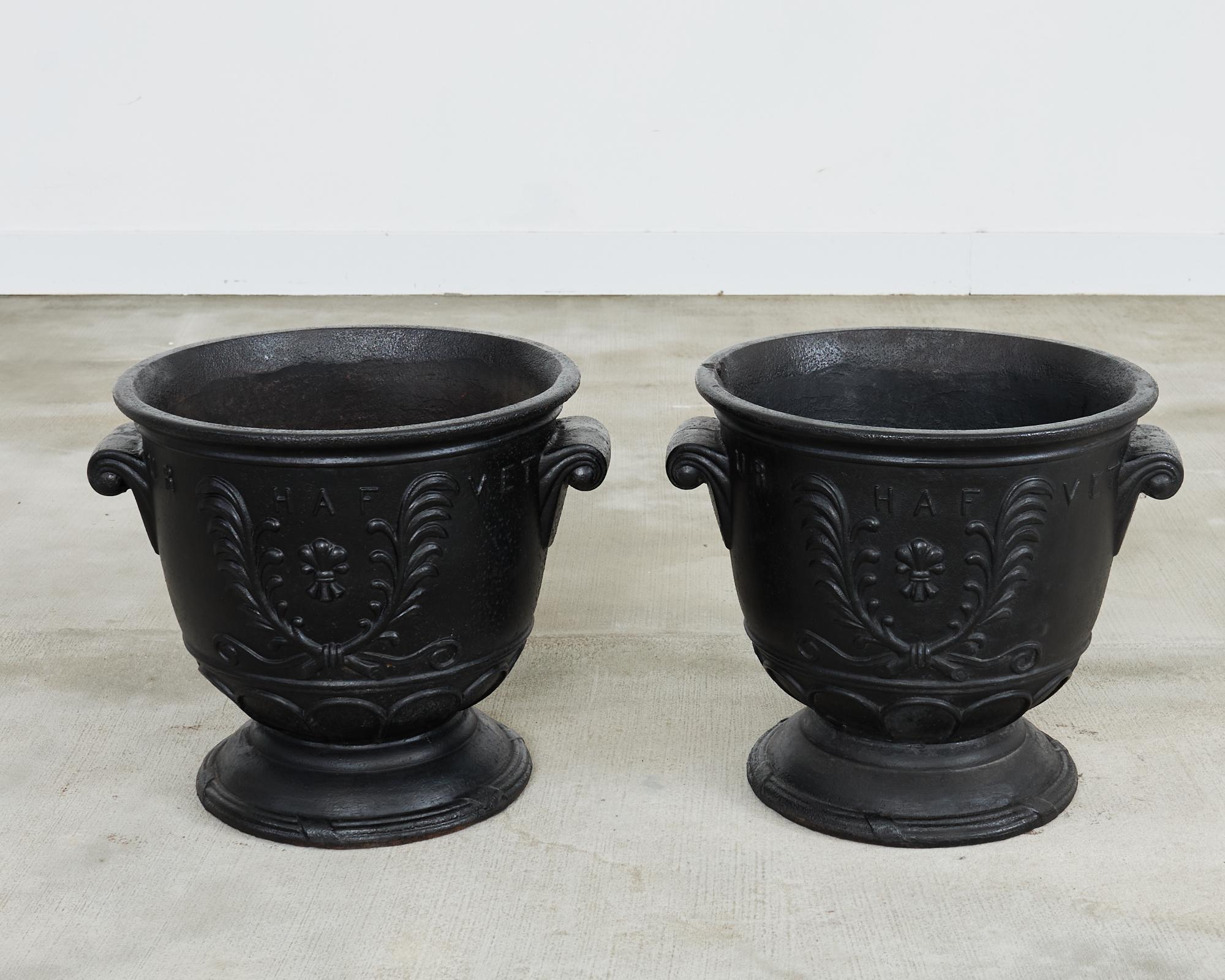 Pareja de jardineras suecas con forma de Venus de Ivar Johnsson en venta 12