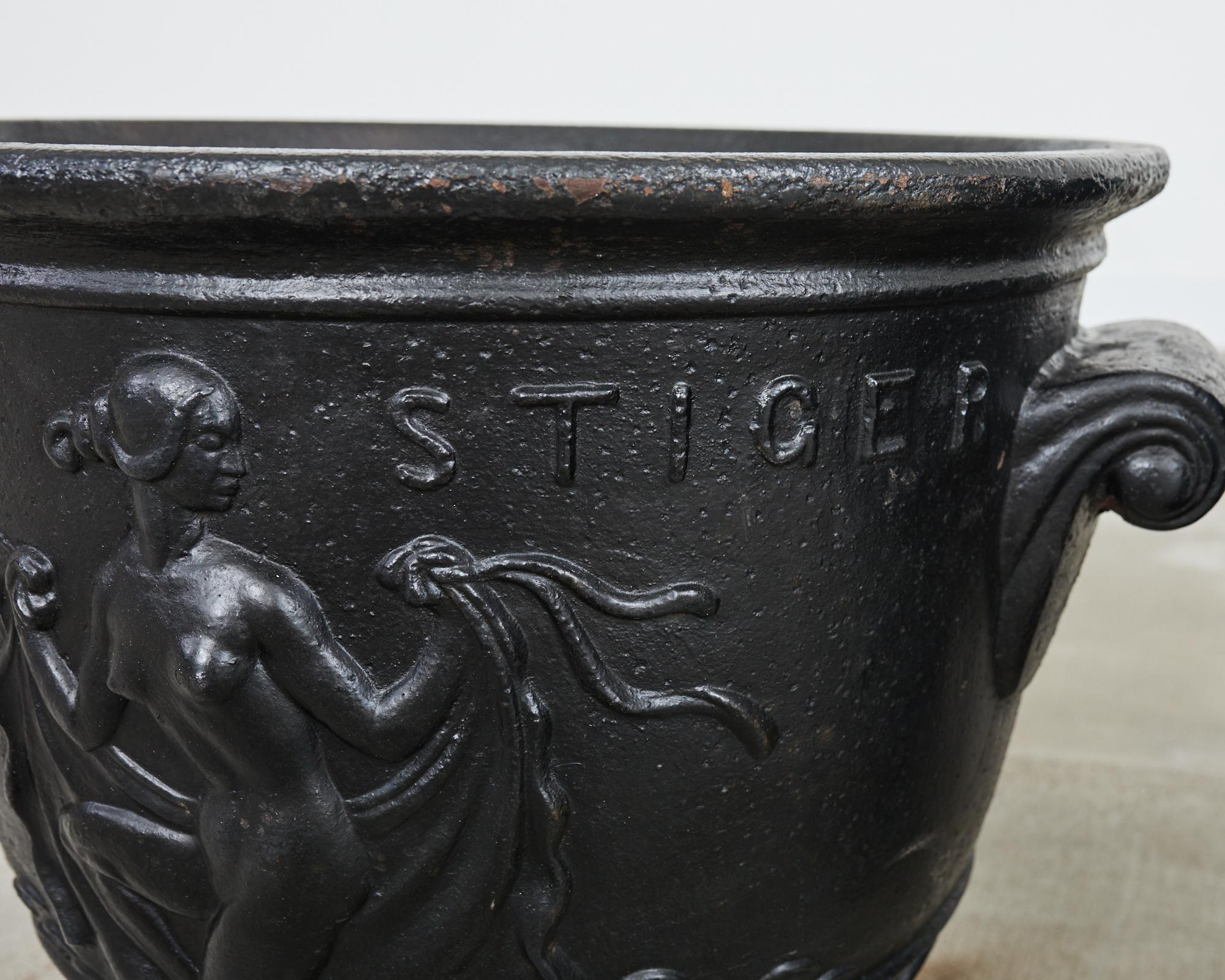Pareja de jardineras suecas con forma de Venus de Ivar Johnsson en venta 1