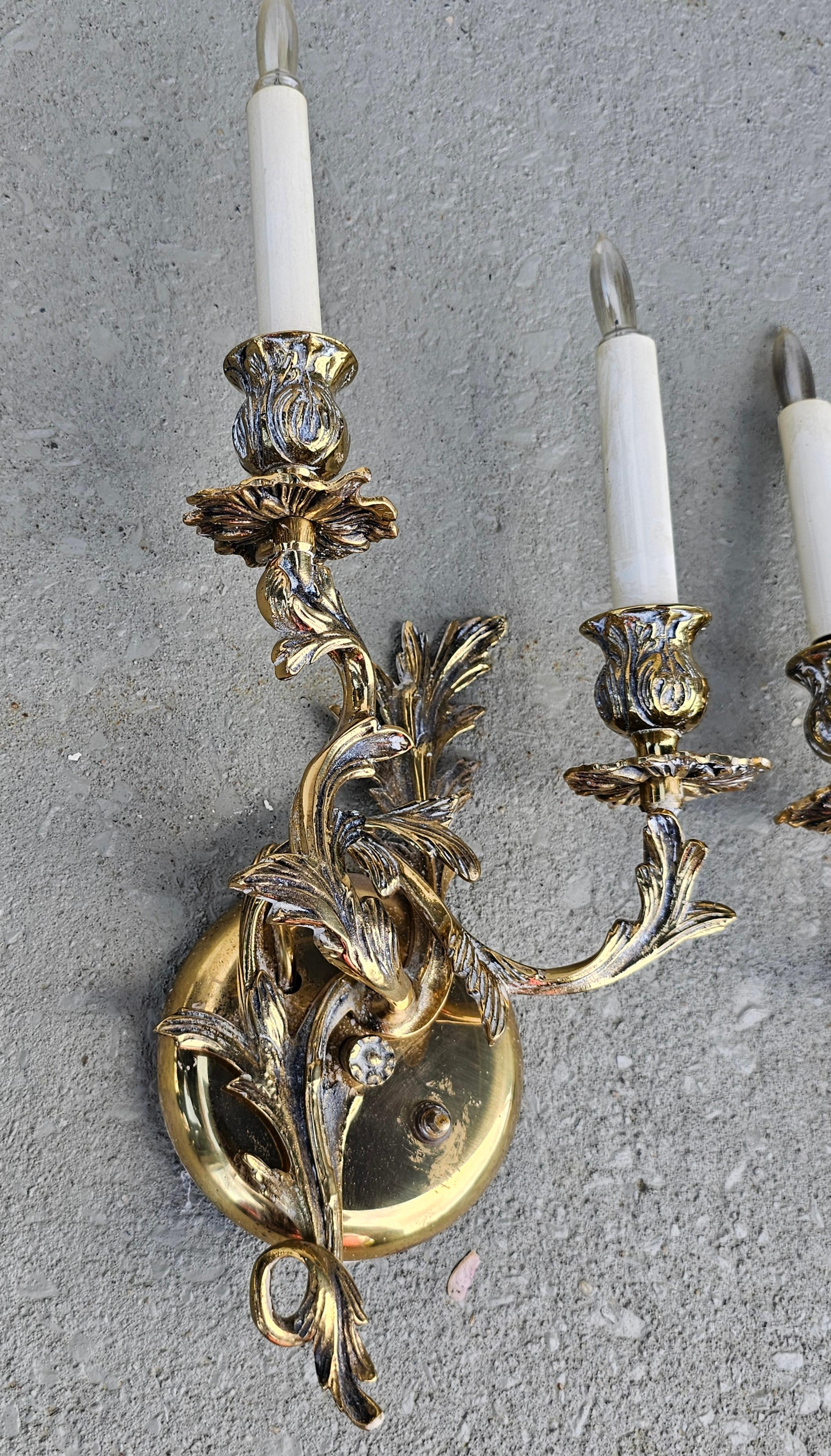 Suédois Paire d'appliques murales suédoises de style rococo victorien à deux lumières en vente