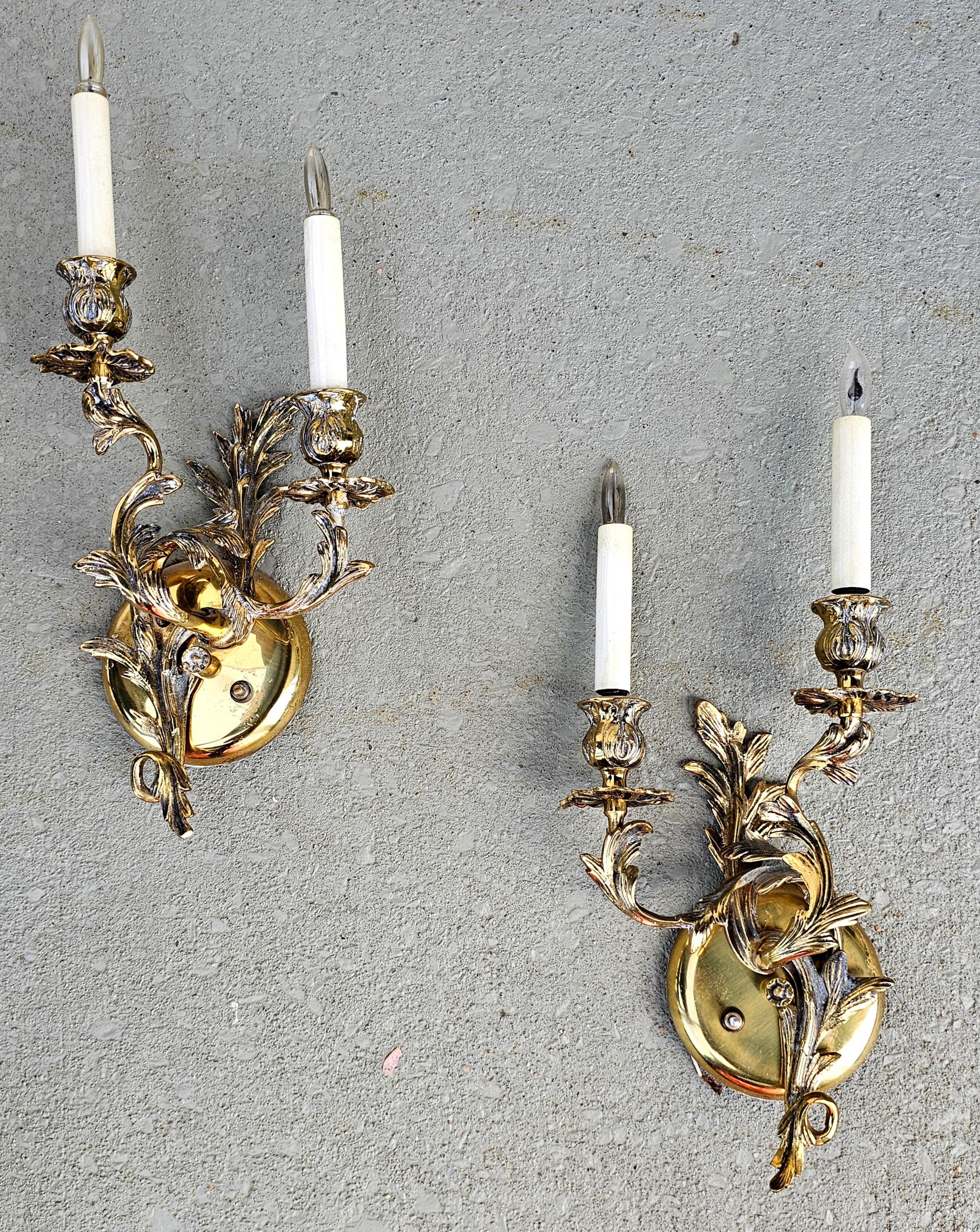 20ième siècle Paire d'appliques murales suédoises de style rococo victorien à deux lumières en vente