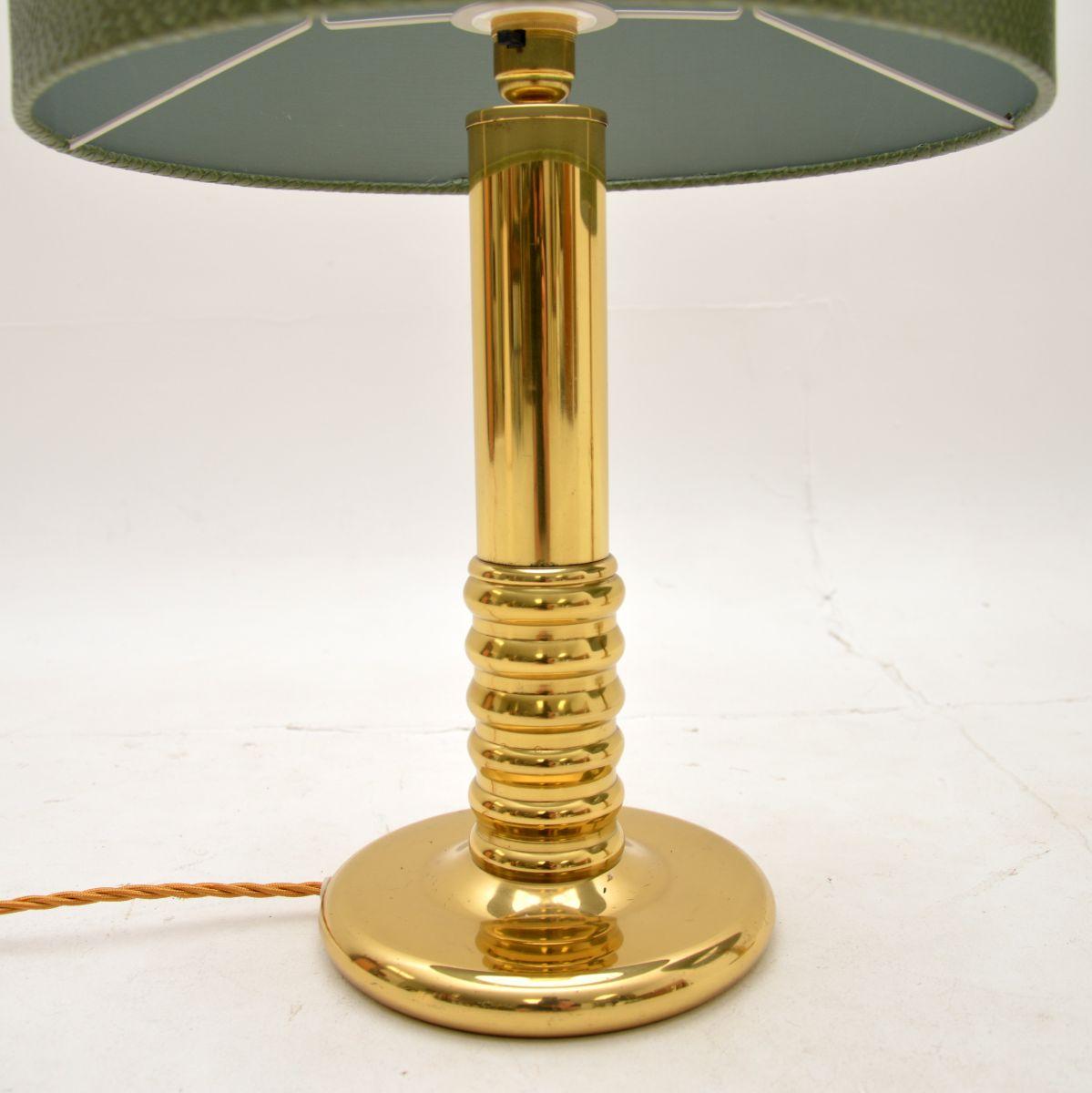 Pareja de lámparas de mesa suecas vintage de latón Moderno de mediados de siglo