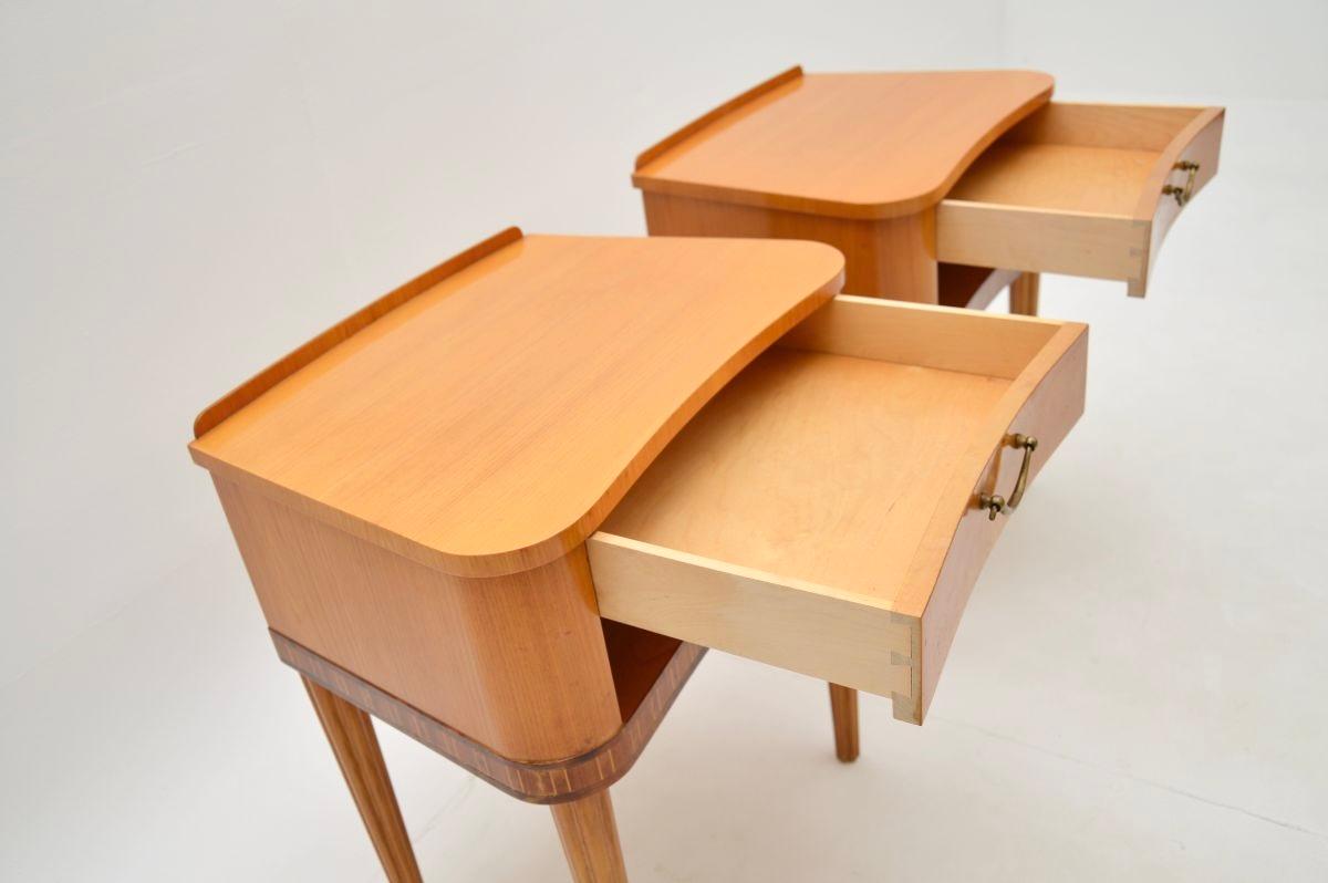 Paar schwedische Vintage Nachttische aus Ulme im Angebot 3
