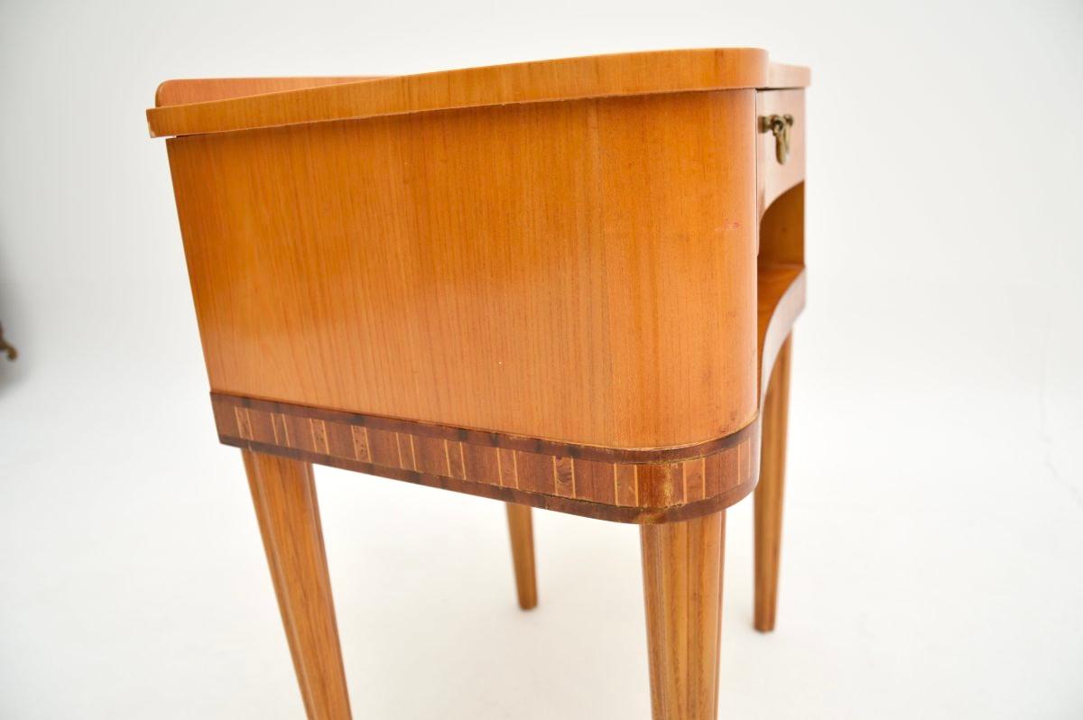 Paar schwedische Vintage Nachttische aus Ulme im Angebot 4