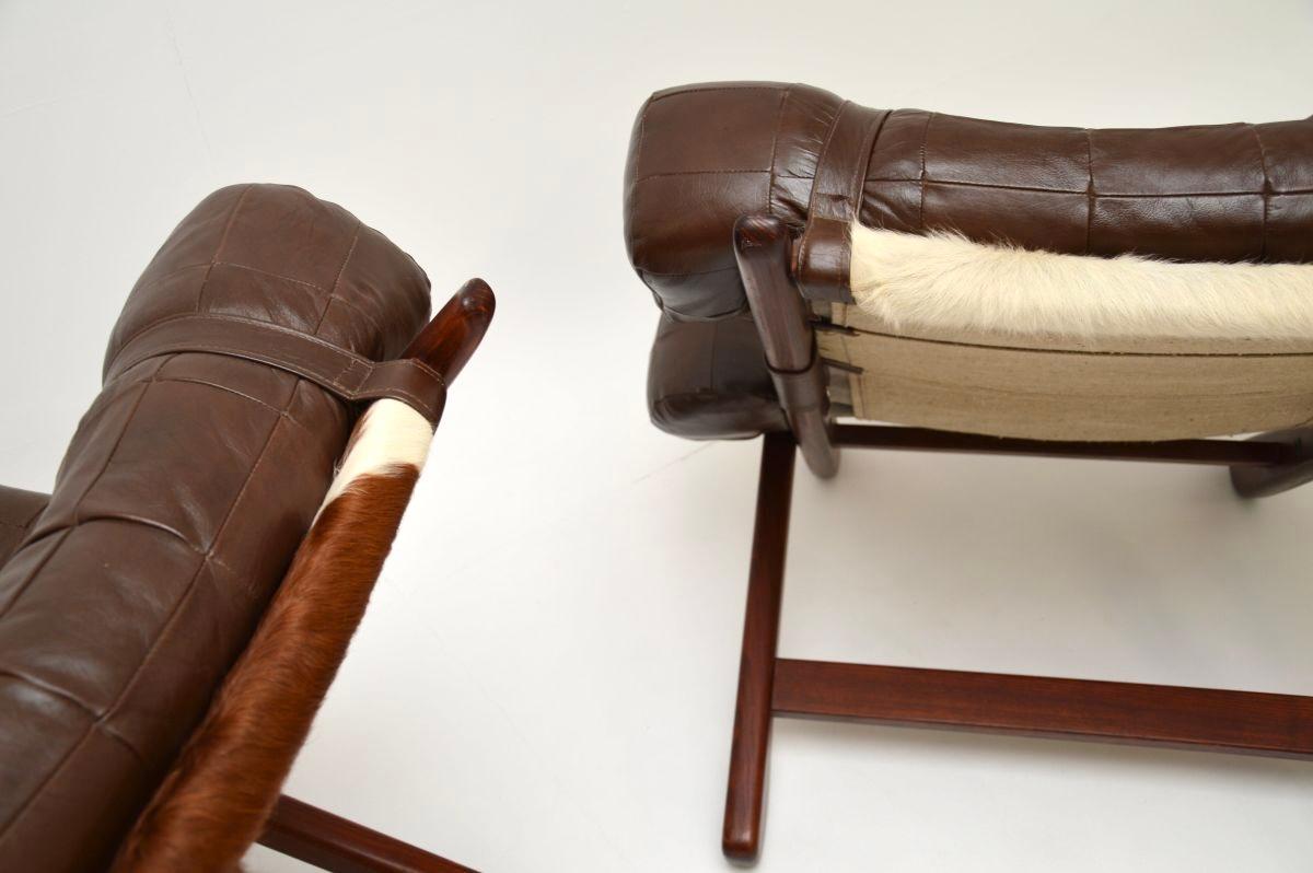 Paire de fauteuils suédois vintage du milieu du siècle dernier en cuir de vache en vente 5