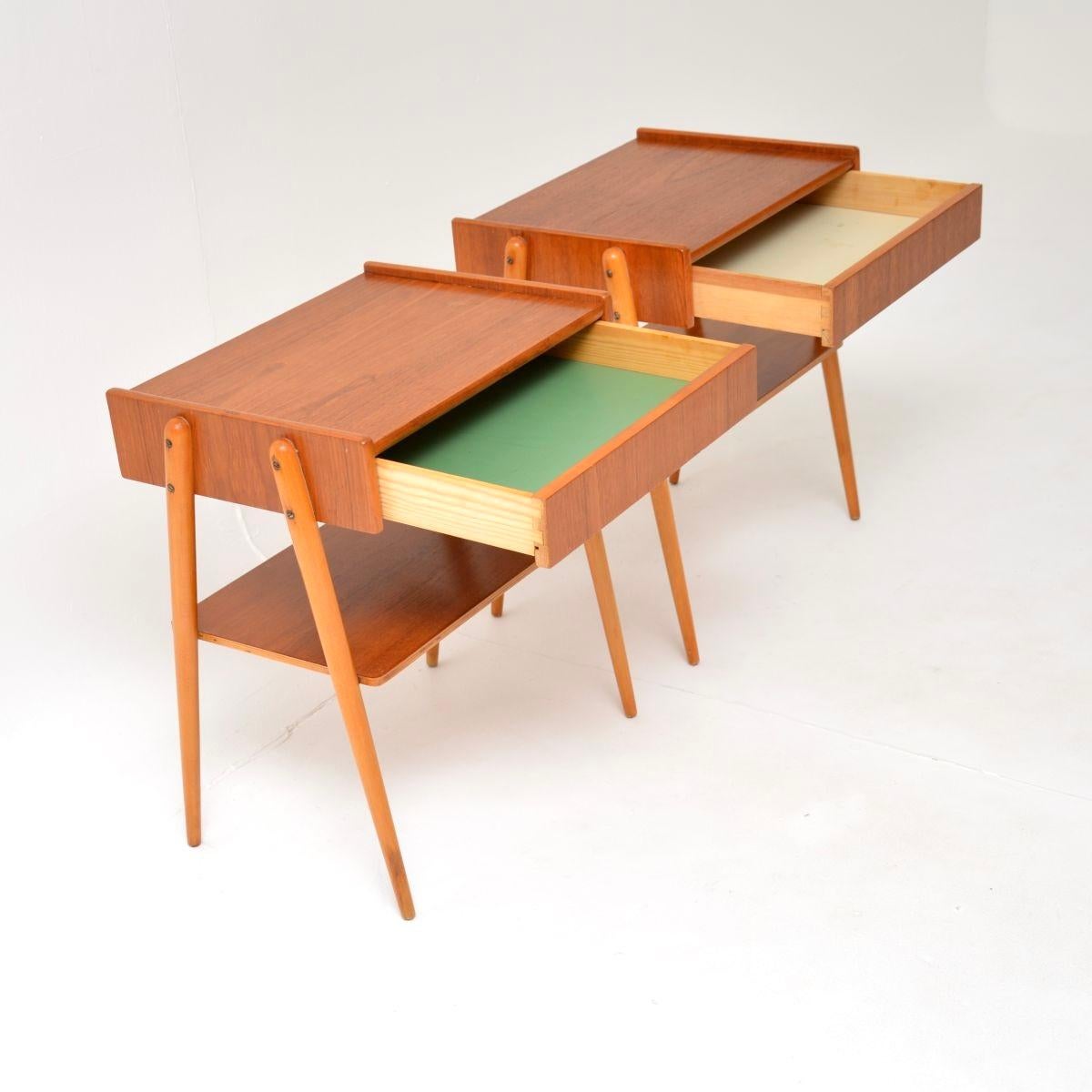 Pair of Swedish Vintage Teak Bedside Tables by AB Carlstrom In Good Condition For Sale In London, GB