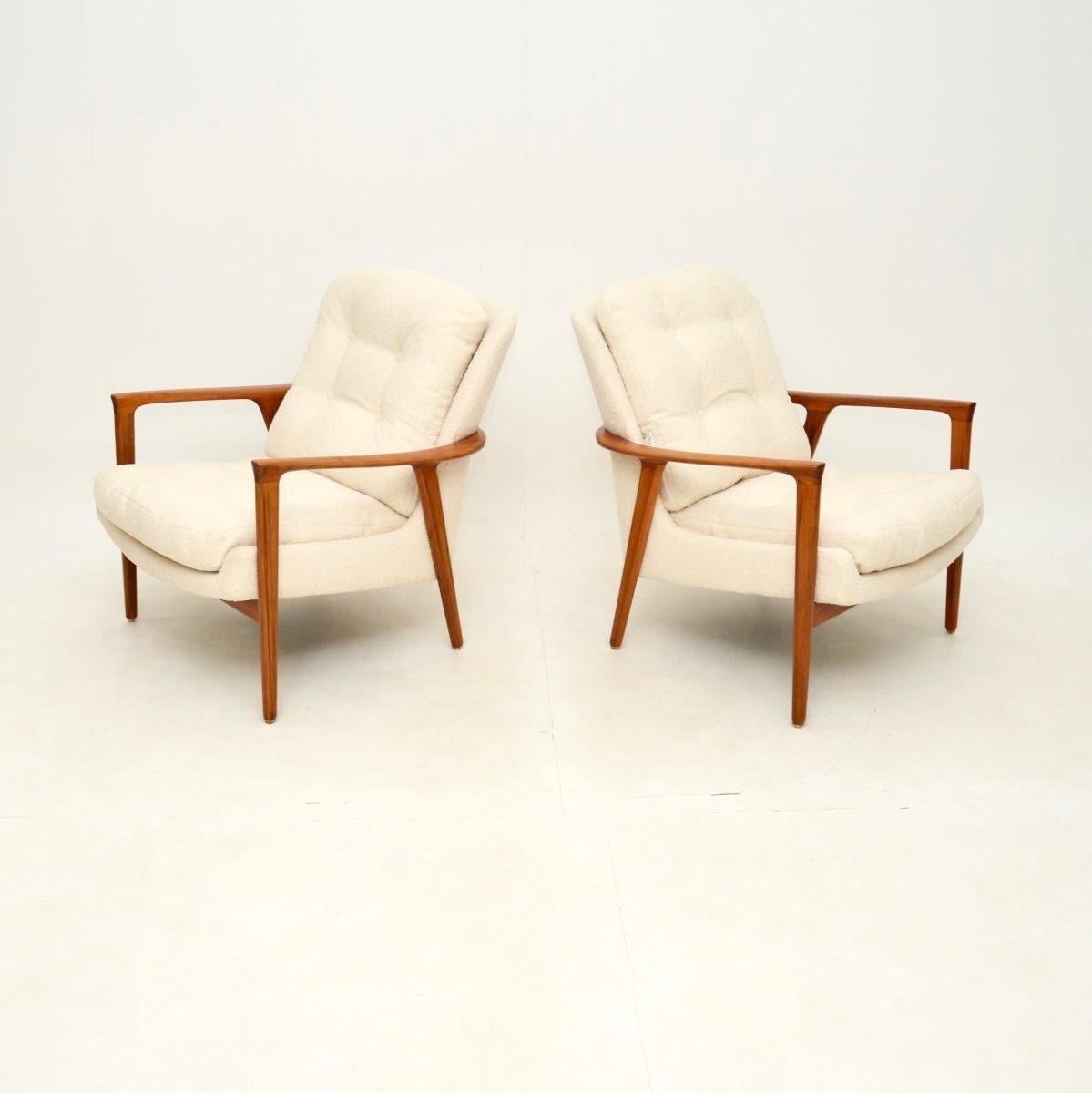 Mid-Century moderno Coppia di poltrone svedesi in noce d'epoca di Inge Andersson in vendita