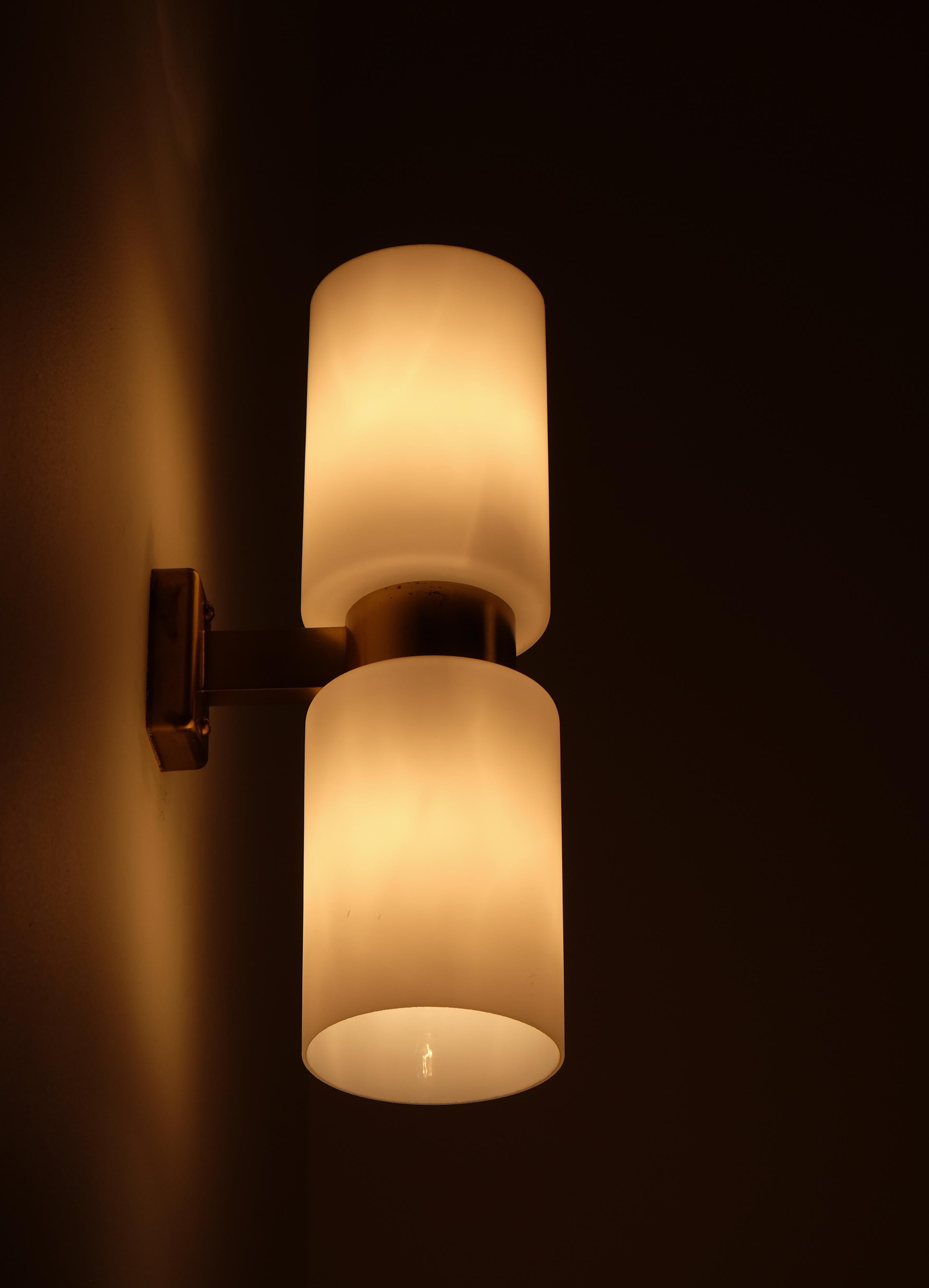 Scandinavo moderno Coppia di lampade da parete svedesi, anni '60 circa in vendita