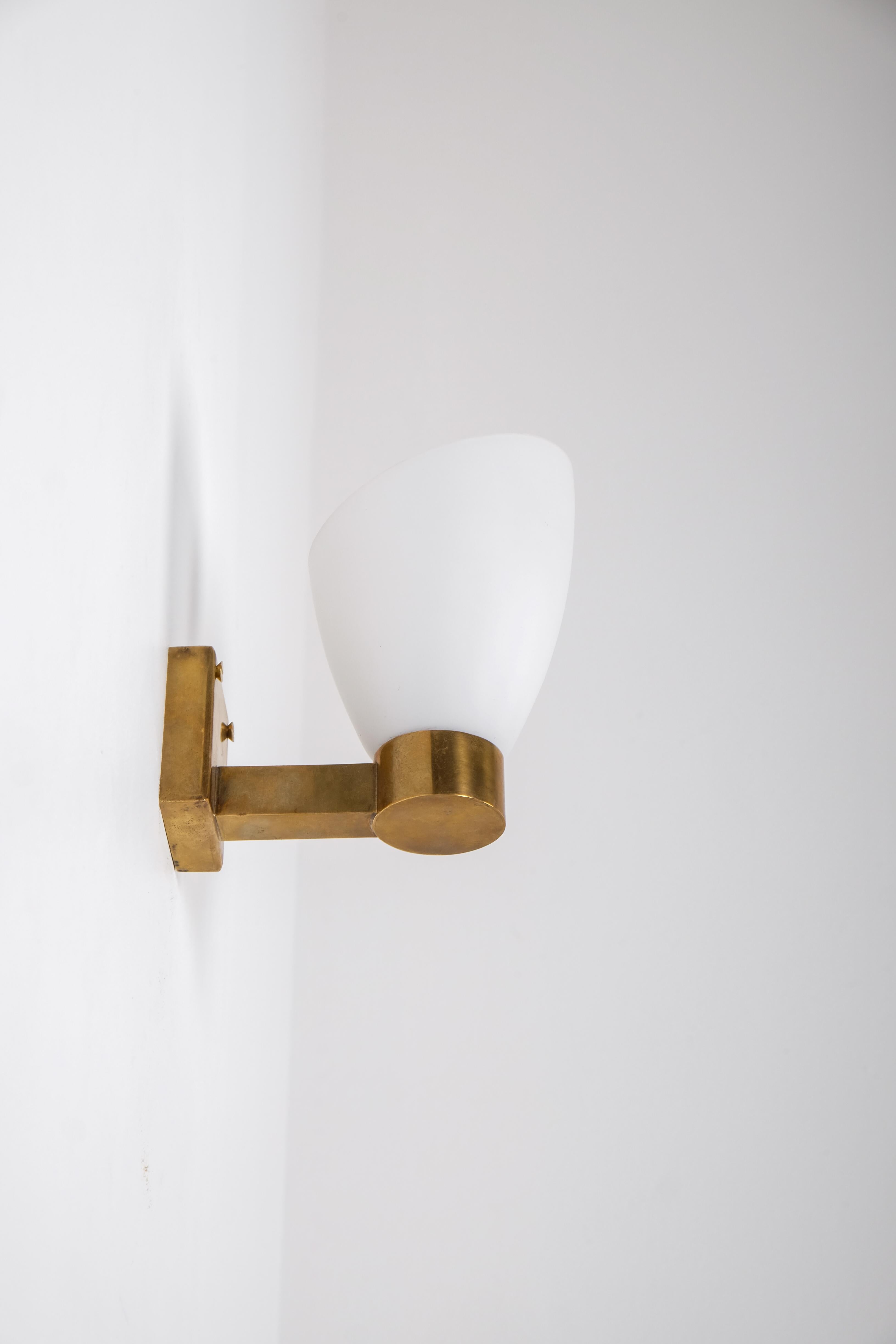 Scandinave moderne Paire de lampes murales suédoises, circa 1960 en vente