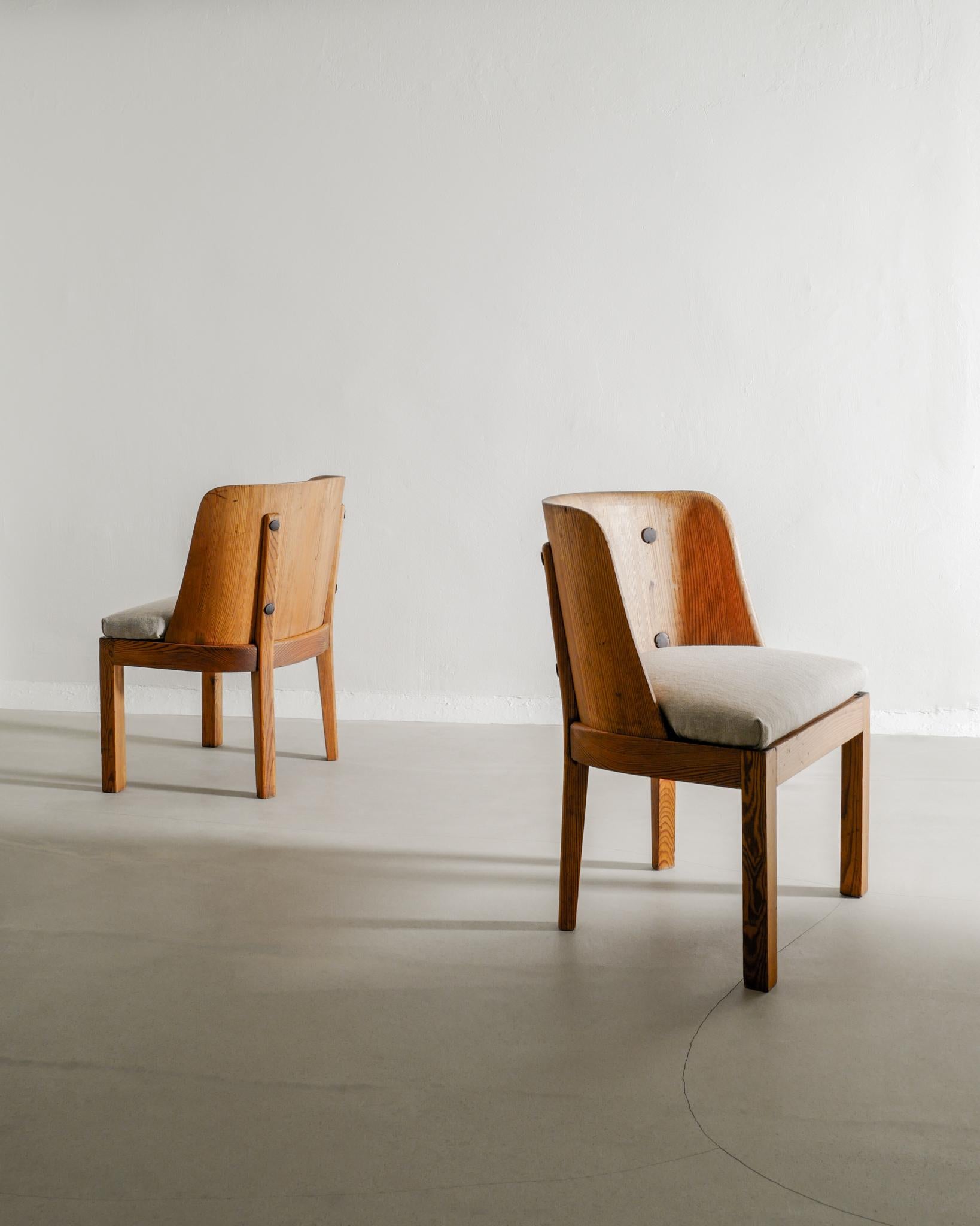 Scandinavian Modern Pair of Swedish Wooden Lovö Armchairs in Pine by Axel Einar Hjorth for NK 1930s For Sale