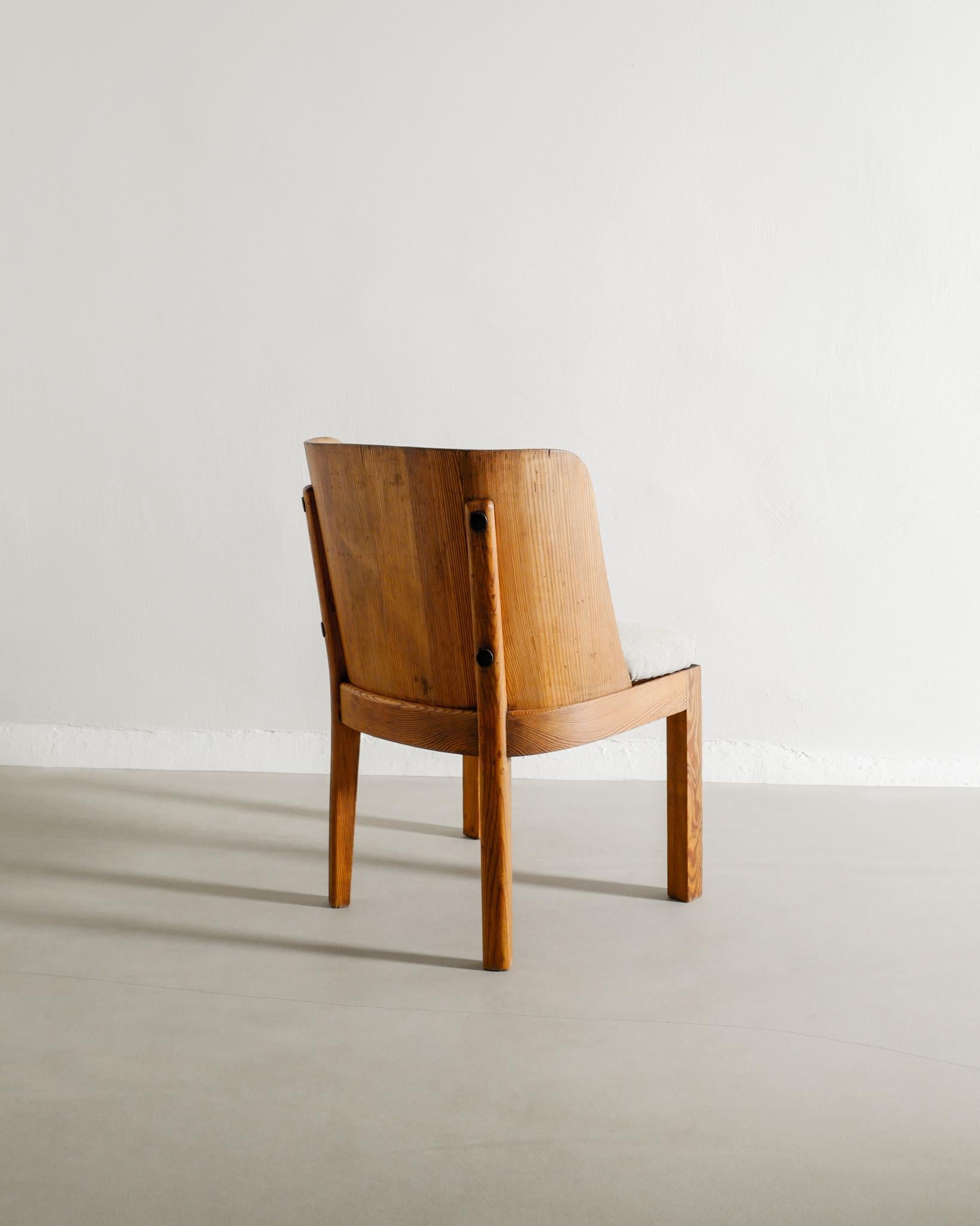 Pair of Swedish Wooden Lovö Armchairs in Pine by Axel Einar Hjorth for NK 1930s In Good Condition For Sale In Stockholm, SE