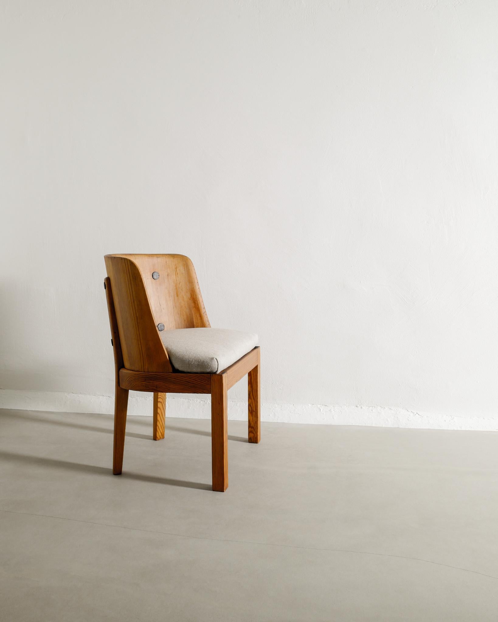 Pair of Swedish Wooden Lovö Armchairs in Pine by Axel Einar Hjorth for NK 1930s For Sale 1