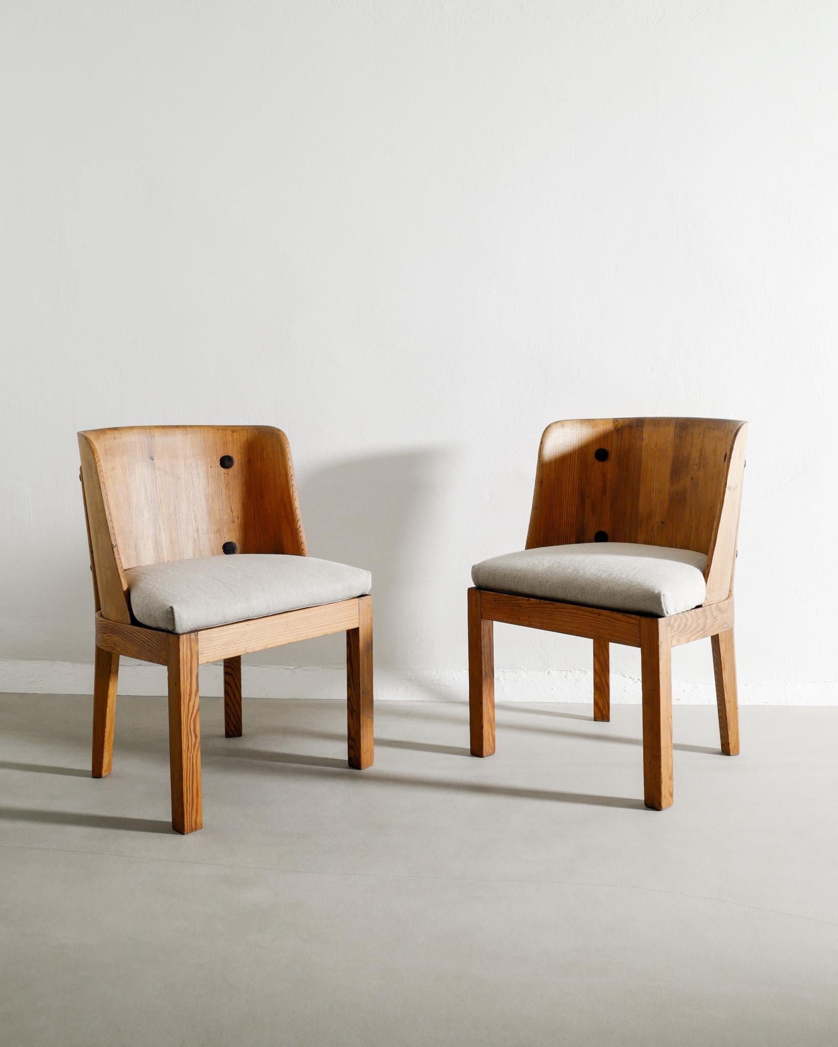 Pair of Swedish Wooden Lovö Armchairs in Pine by Axel Einar Hjorth for NK 1930s For Sale 3