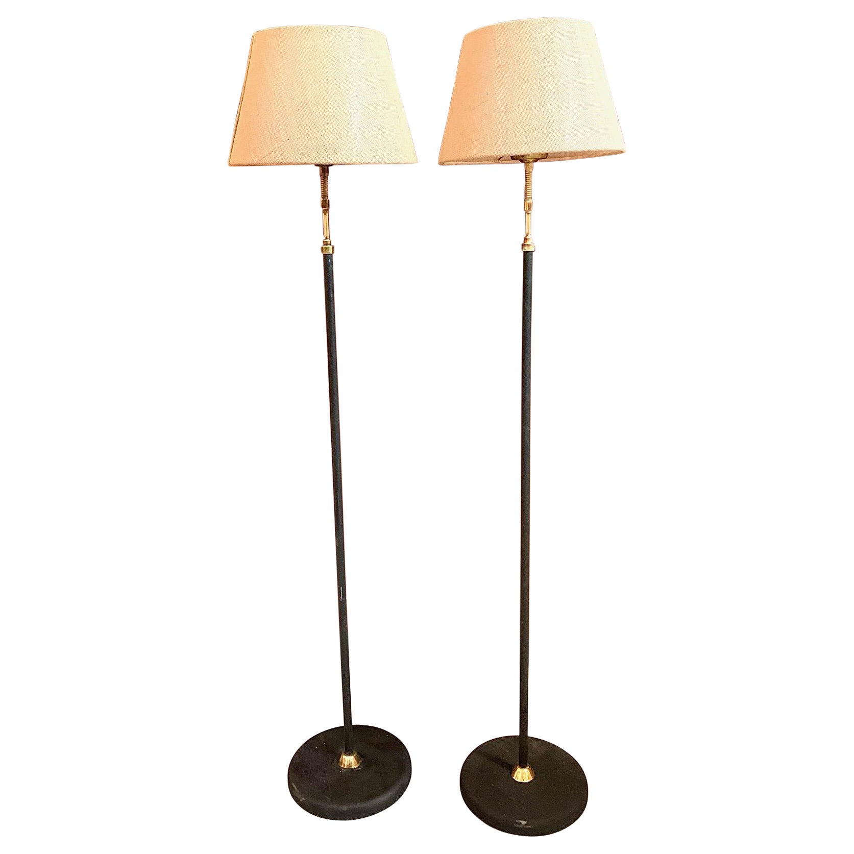 Paire de lampadaires suédois en métal et laiton du milieu du siècle dernier