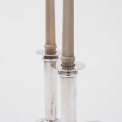Pareja de candelabros postmodernos Swid Powell plateados