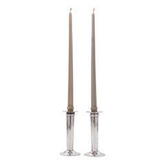 Pareja de candelabros postmodernos Swid Powell plateados