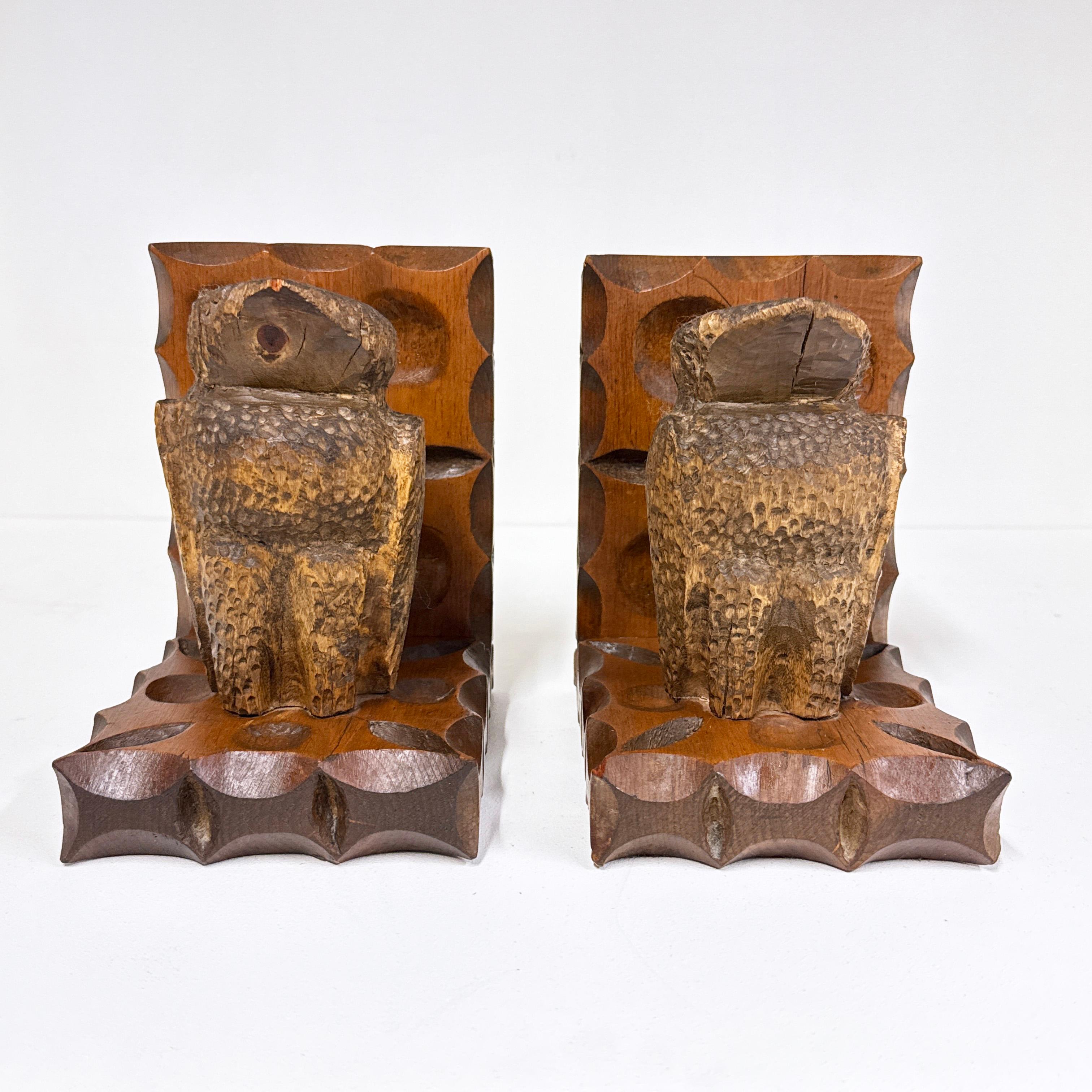 Pair of Swiss 1960's hand carved Brutalist book ends In Good Condition For Sale In Bern, CH