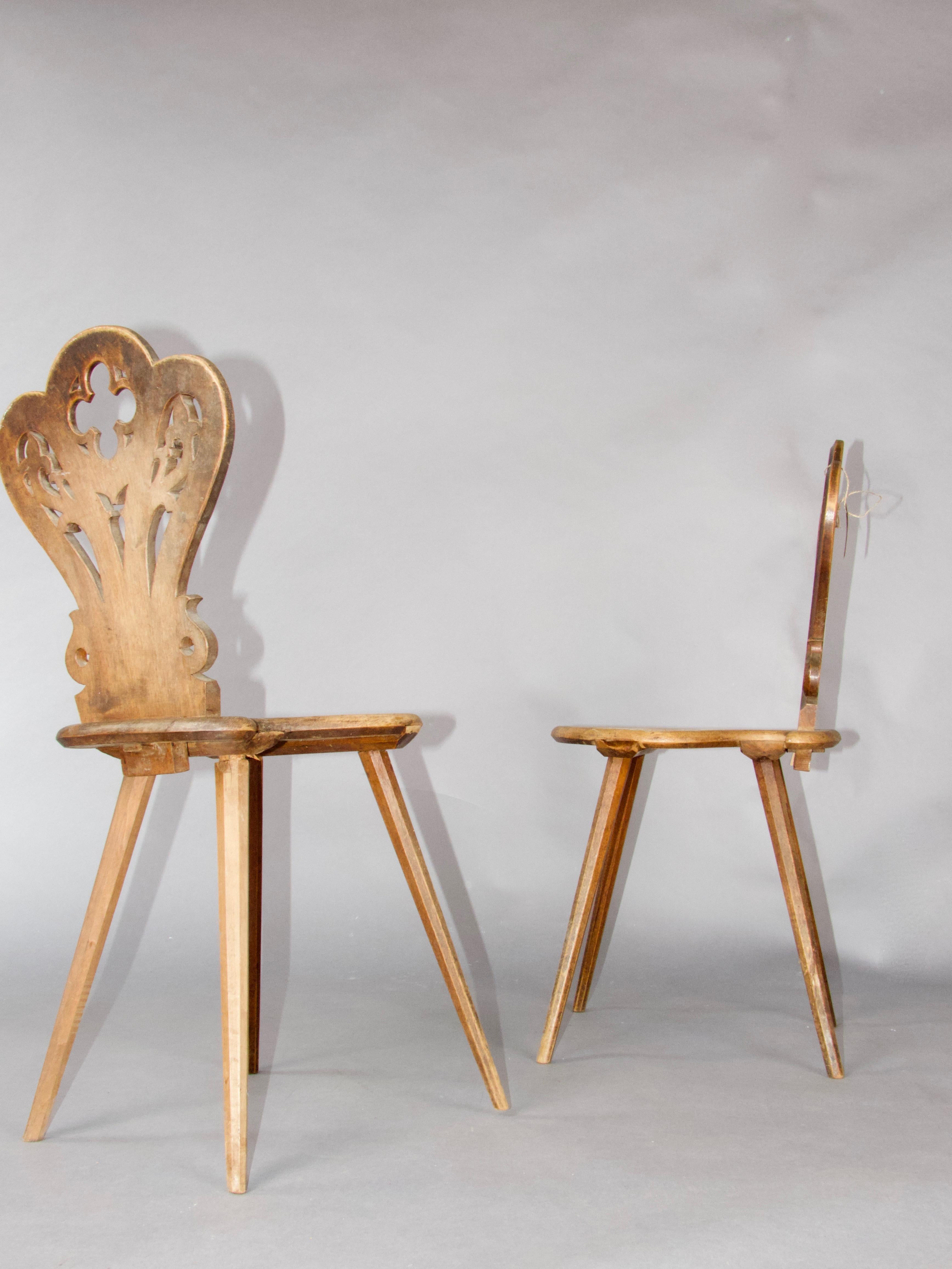 Legno Coppia di ESCABELLE svizzere B 81 in vendita
