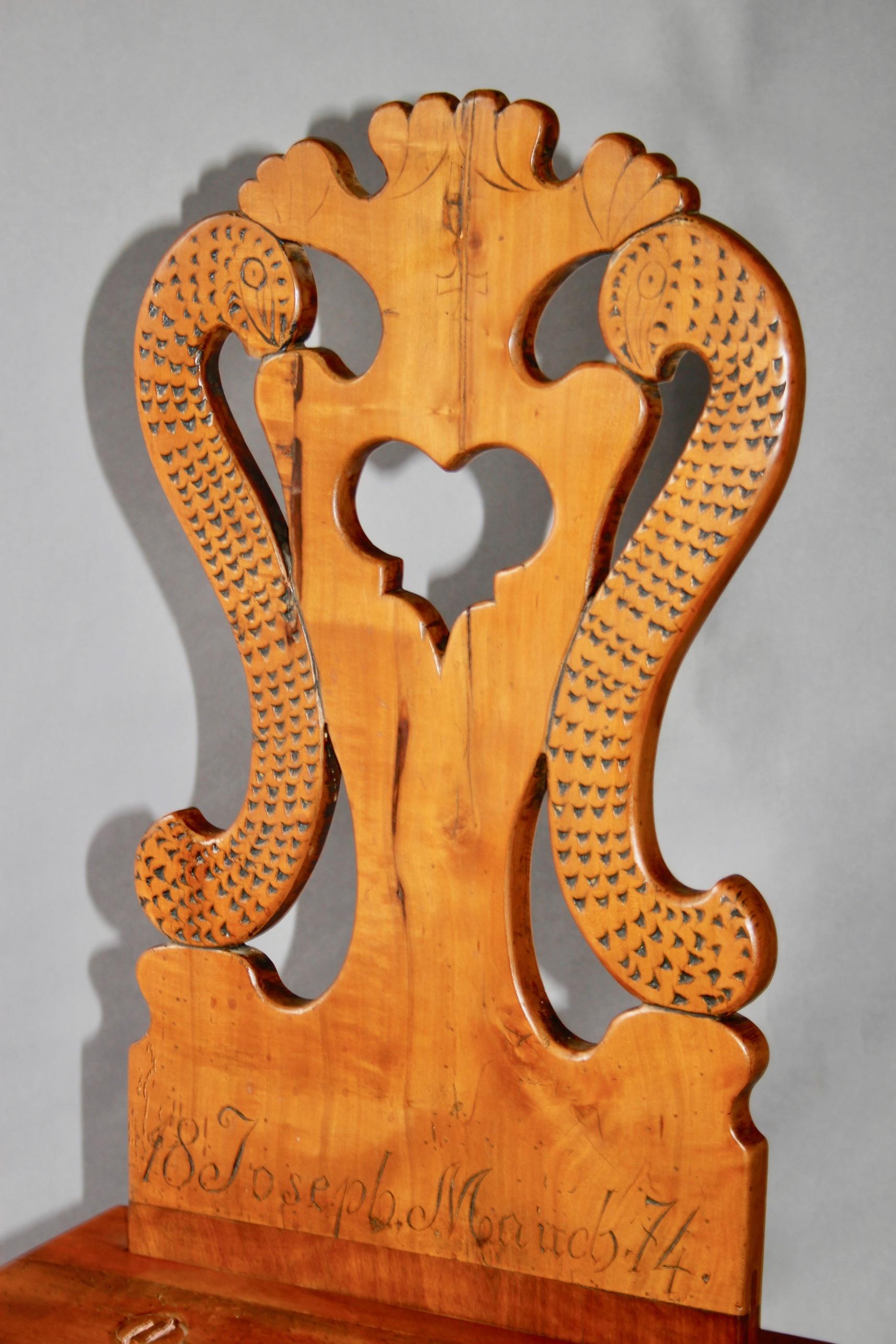 Pareja de escabeles alpinos suizos fechados en 1874 Suizo en venta