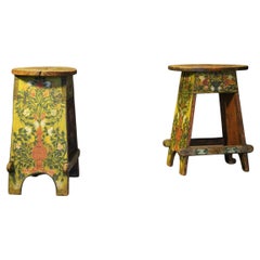 Paar bemalte Hocker von Schweizer Alpen