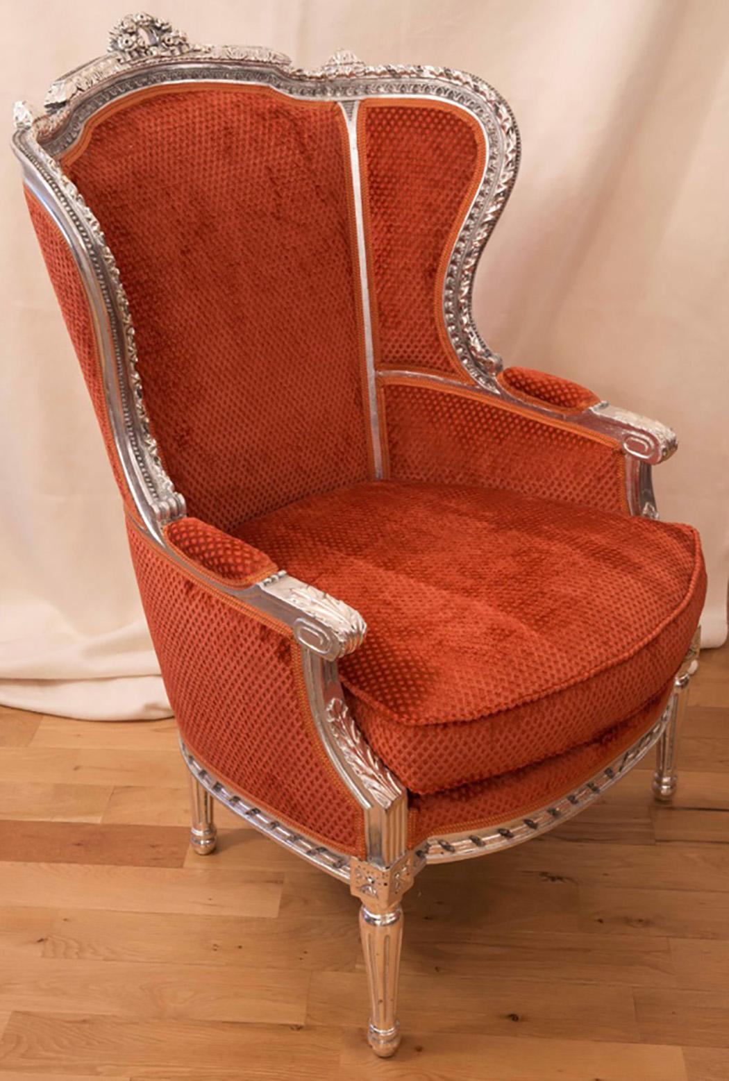 Paar Schweizer, französische Sessel, Louis XV.-Stil, Rokoko, versilbert, braun-rot (Geschnitzt) im Angebot