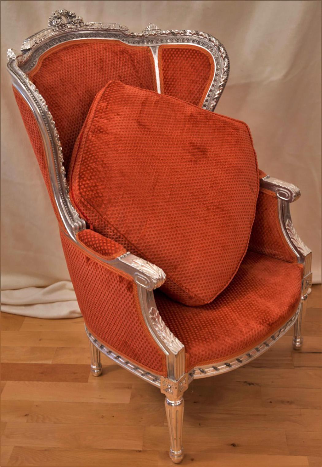 20ième siècle Paire de fauteuils suisses et français de style Louis XV, rococo, argentés, brun-rouge en vente