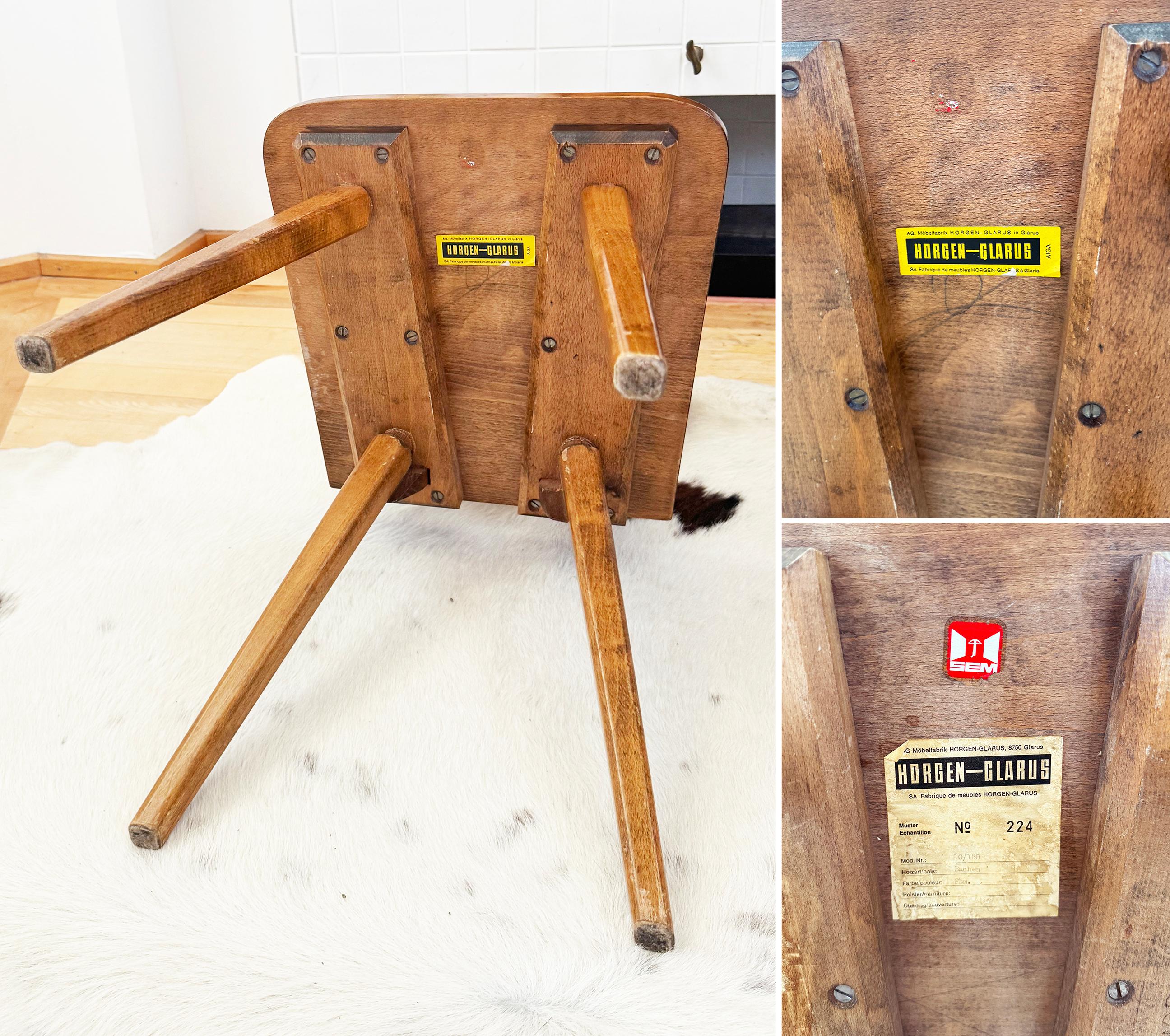 Legno massiccio Coppia di sedie da pranzo svizzere intagliate a mano, Horgen-Glarus, 2 pezzi in vendita