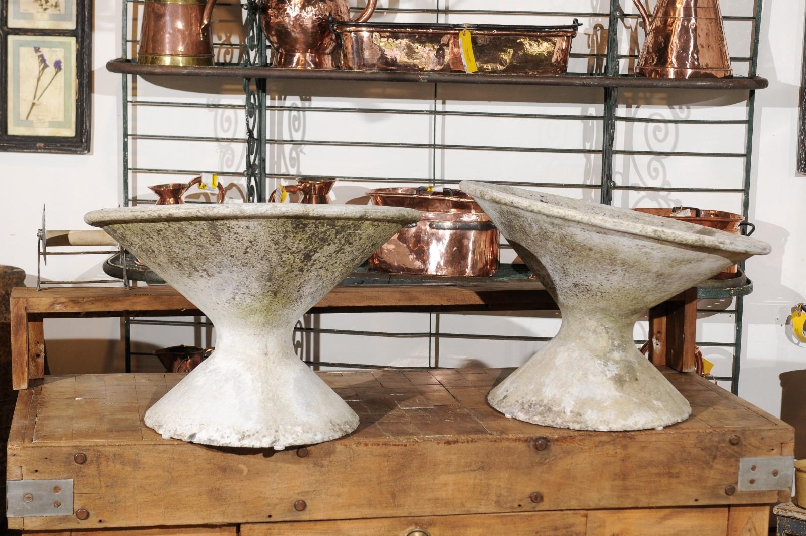 Pair of Swiss Midcentury Willy Guhl for Eternit Diabolo Planters with Patina For Sale 6