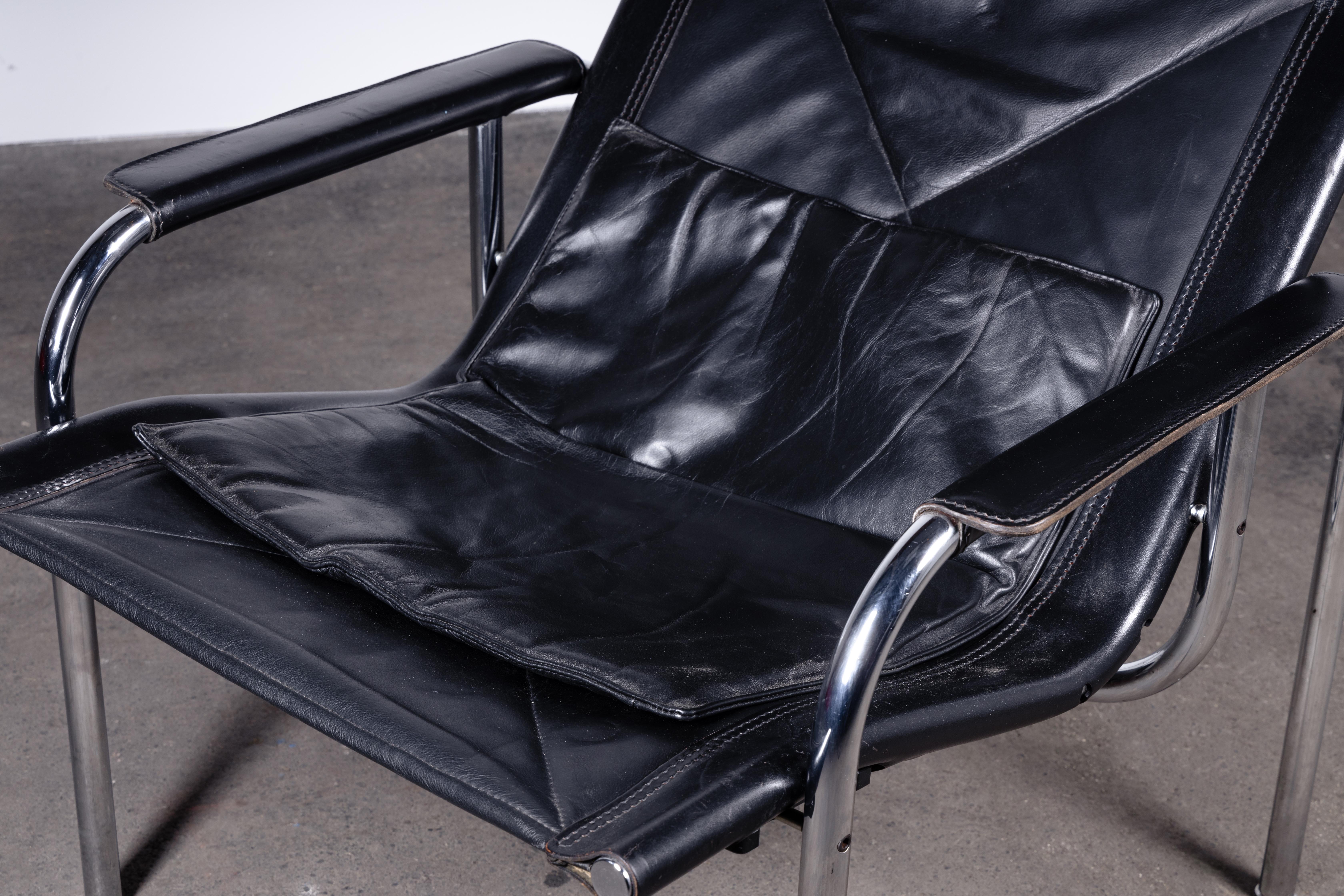 Pair of Swiss Reclining Black Leather and Chrome Strässle Chairs by Eichenberger For Sale 3