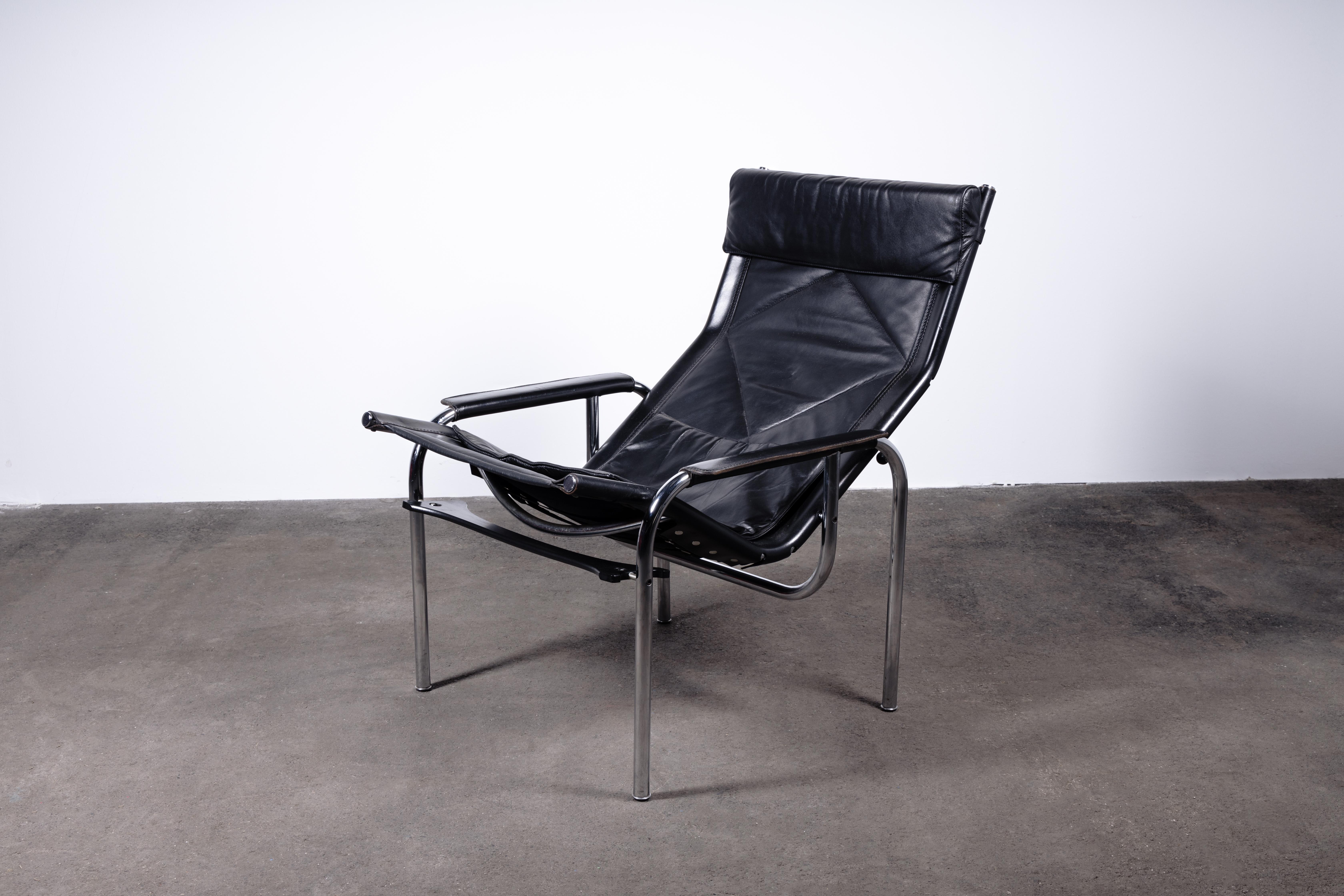 Paire de chaises suisses inclinables en cuir noir et chrome Strässle par Eichenberger Bon état - En vente à Grand Cayman, KY