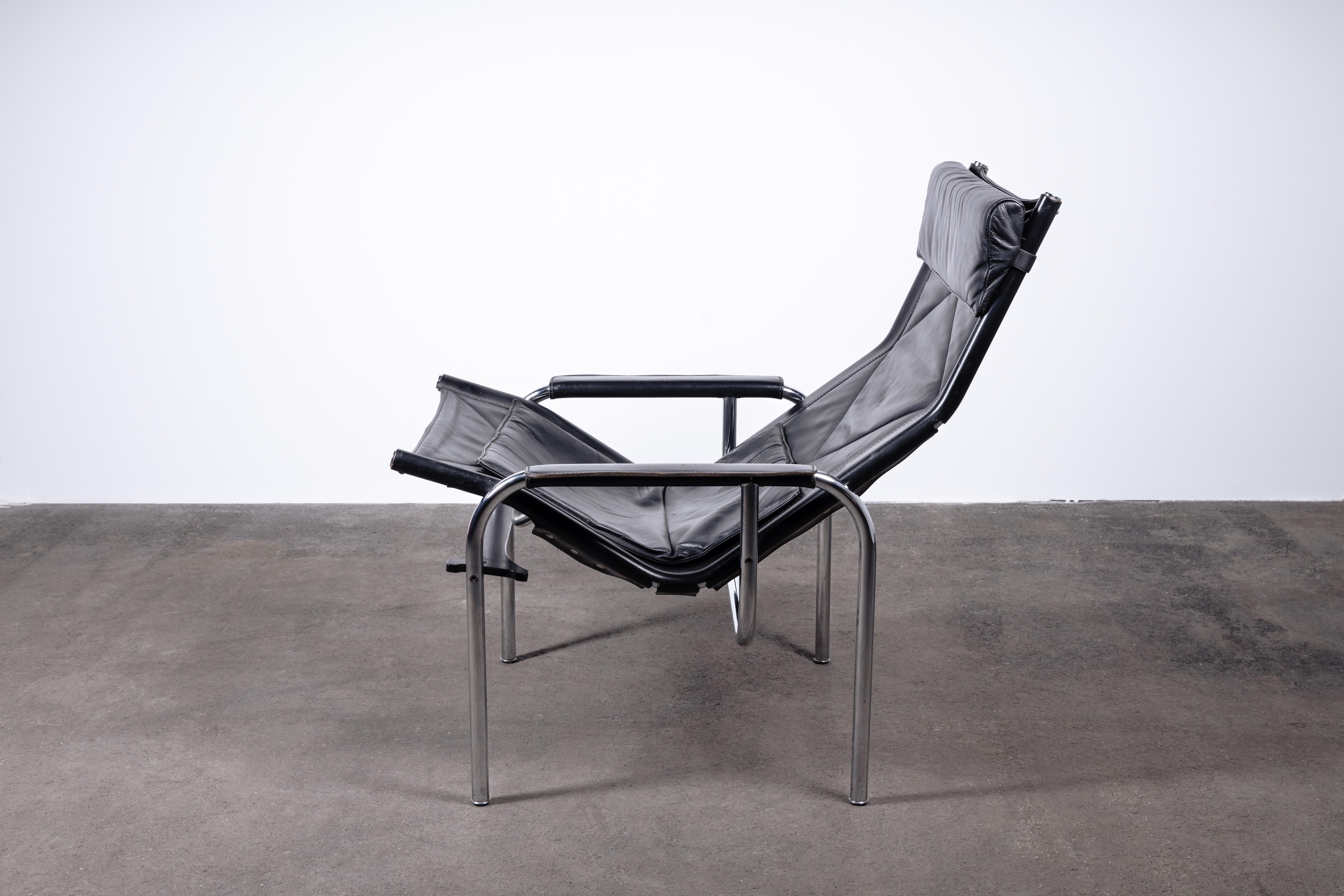 Steel Pair of Swiss Reclining Black Leather and Chrome Strässle Chairs by Eichenberger For Sale