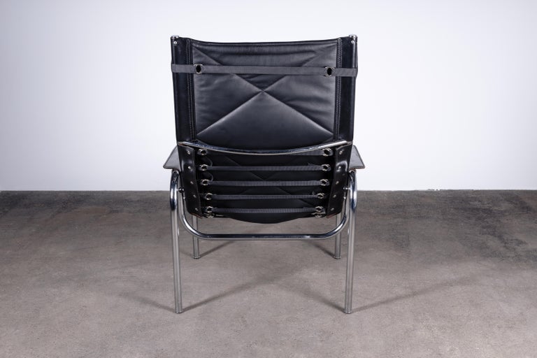 Pair of Swiss Reclining Black Leather and Chrome Strässle Chairs by Eichenberger For Sale 2