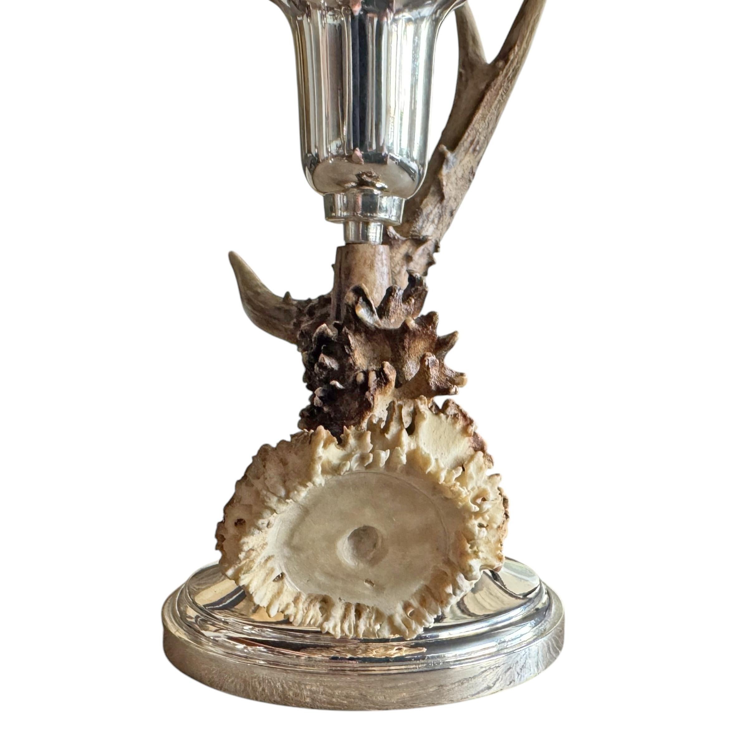 Coppia di candelabri svizzeri di cervo in vendita 4