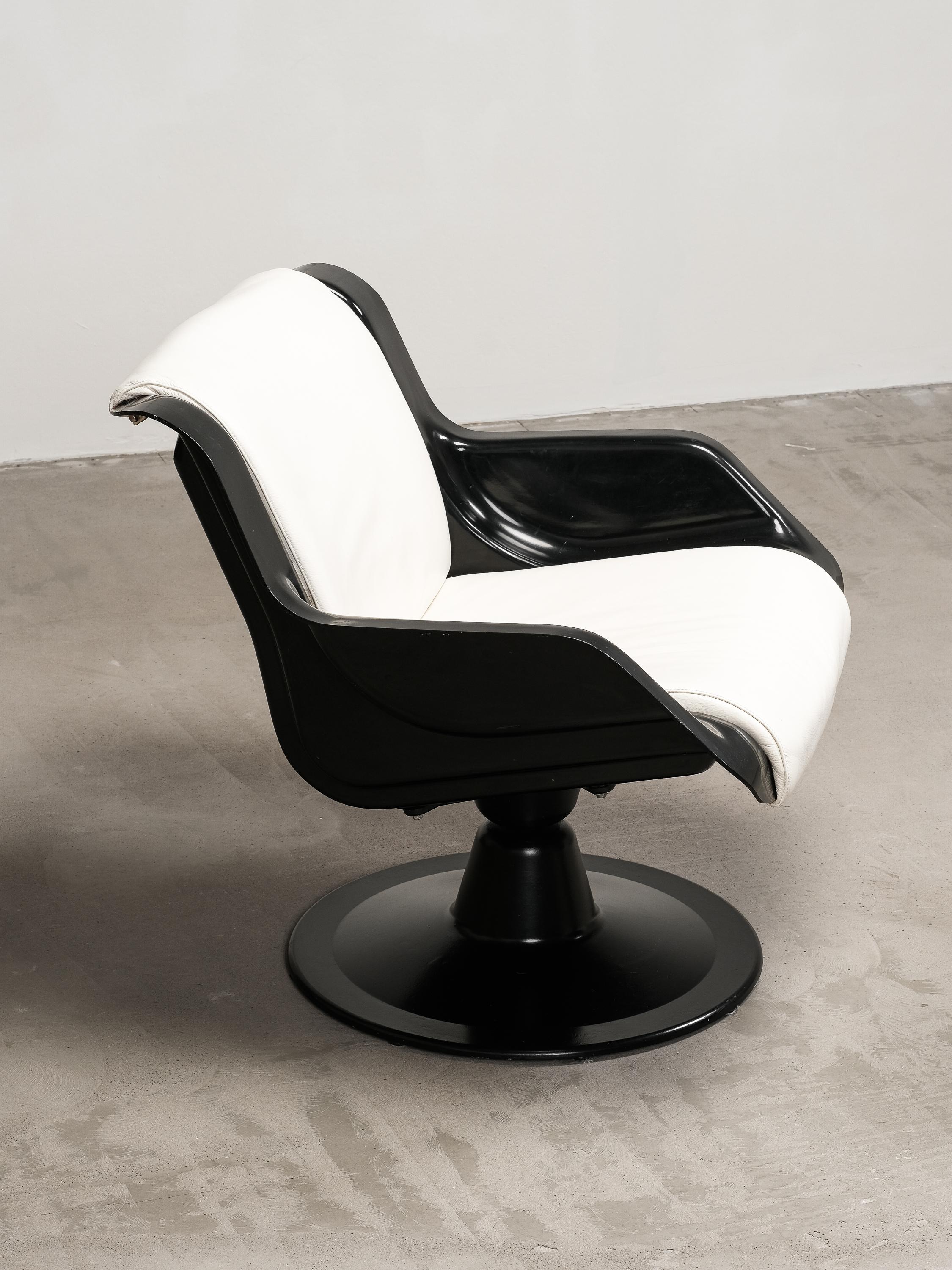 Finlandais Paire de chaises longues pivotantes 3814-1KF par Yrjö Kukkapuro, Haimi, Finlande, années 1960 en vente