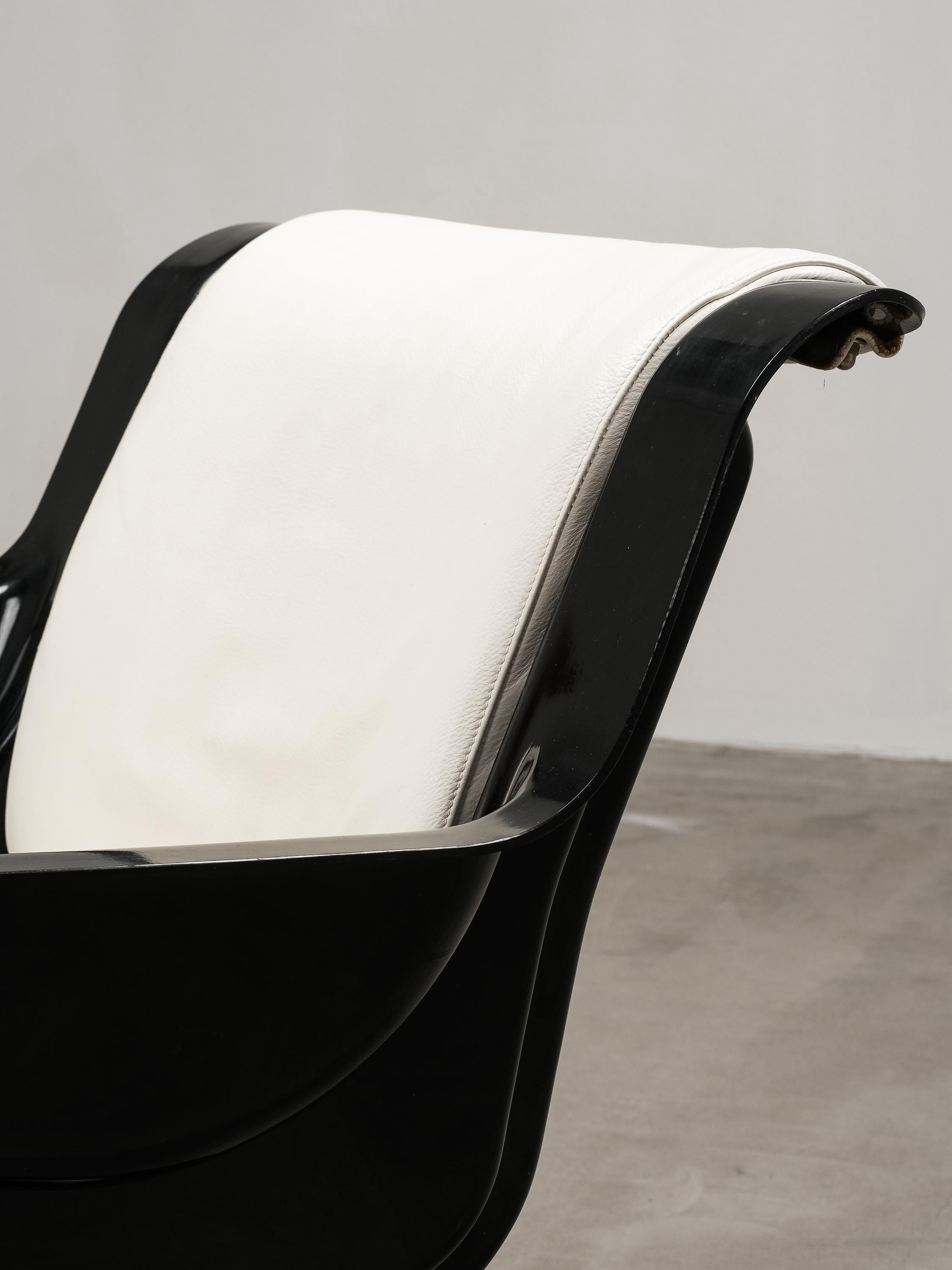 Paire de chaises longues pivotantes 3814-1KF par Yrjö Kukkapuro, Haimi, Finlande, années 1960 Bon état - En vente à Karis, Nyland