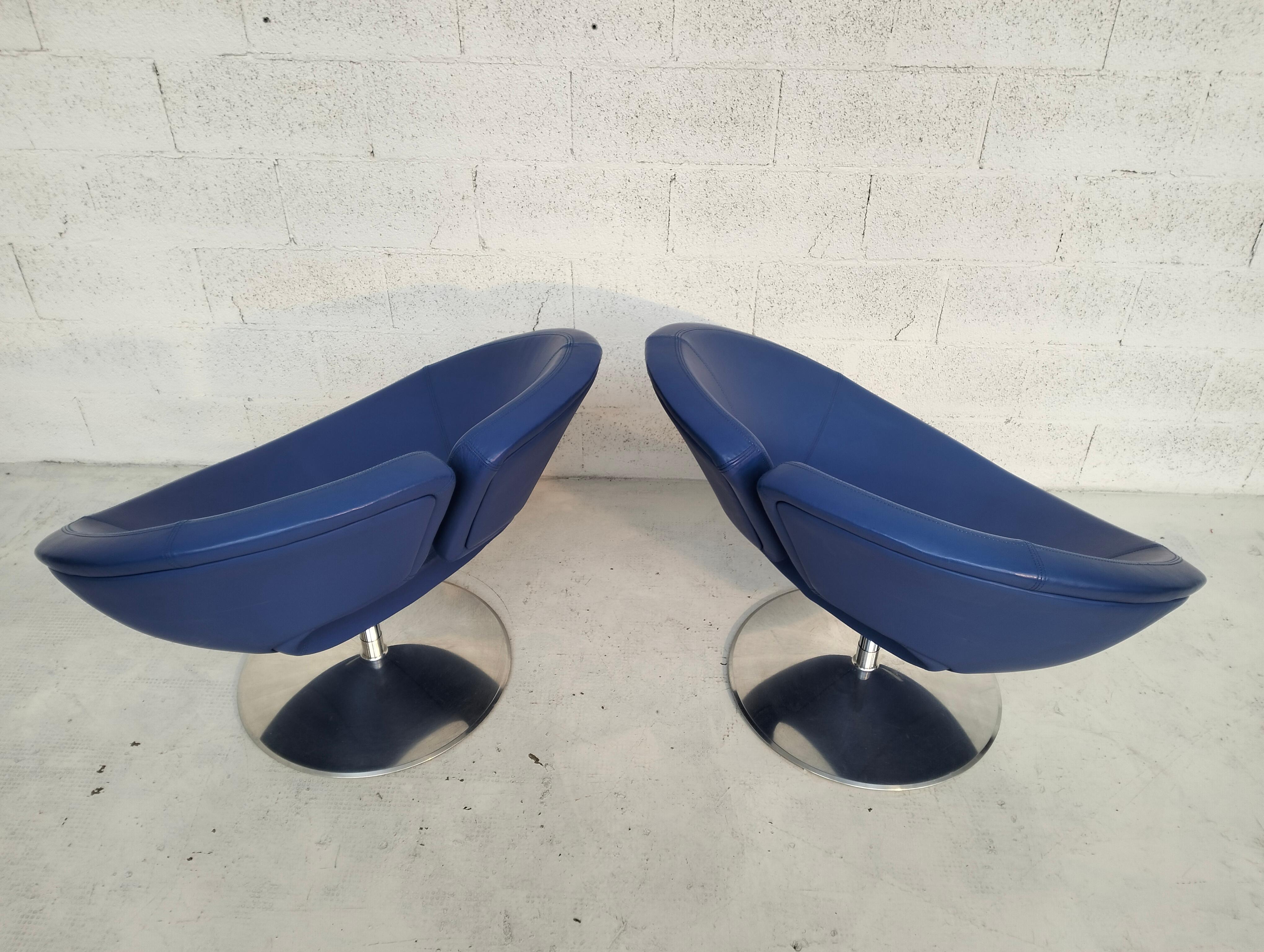 Dutch Pair of swivel Apollo lounge chairs by Patrick Norguet for Artifort 2000s For Sale