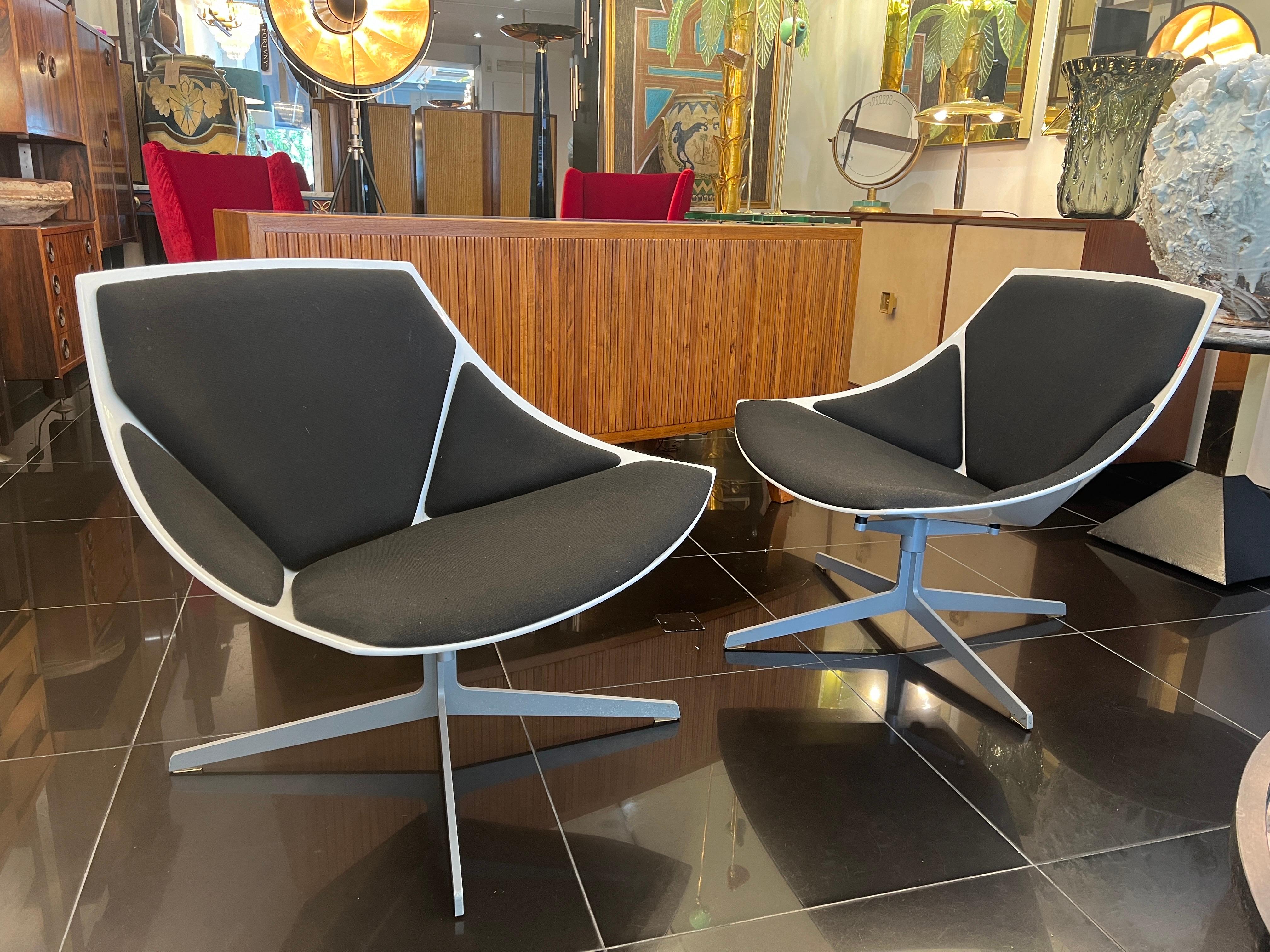 Danish Pair of swivel armchairs by Fritz Hansen  For Sale