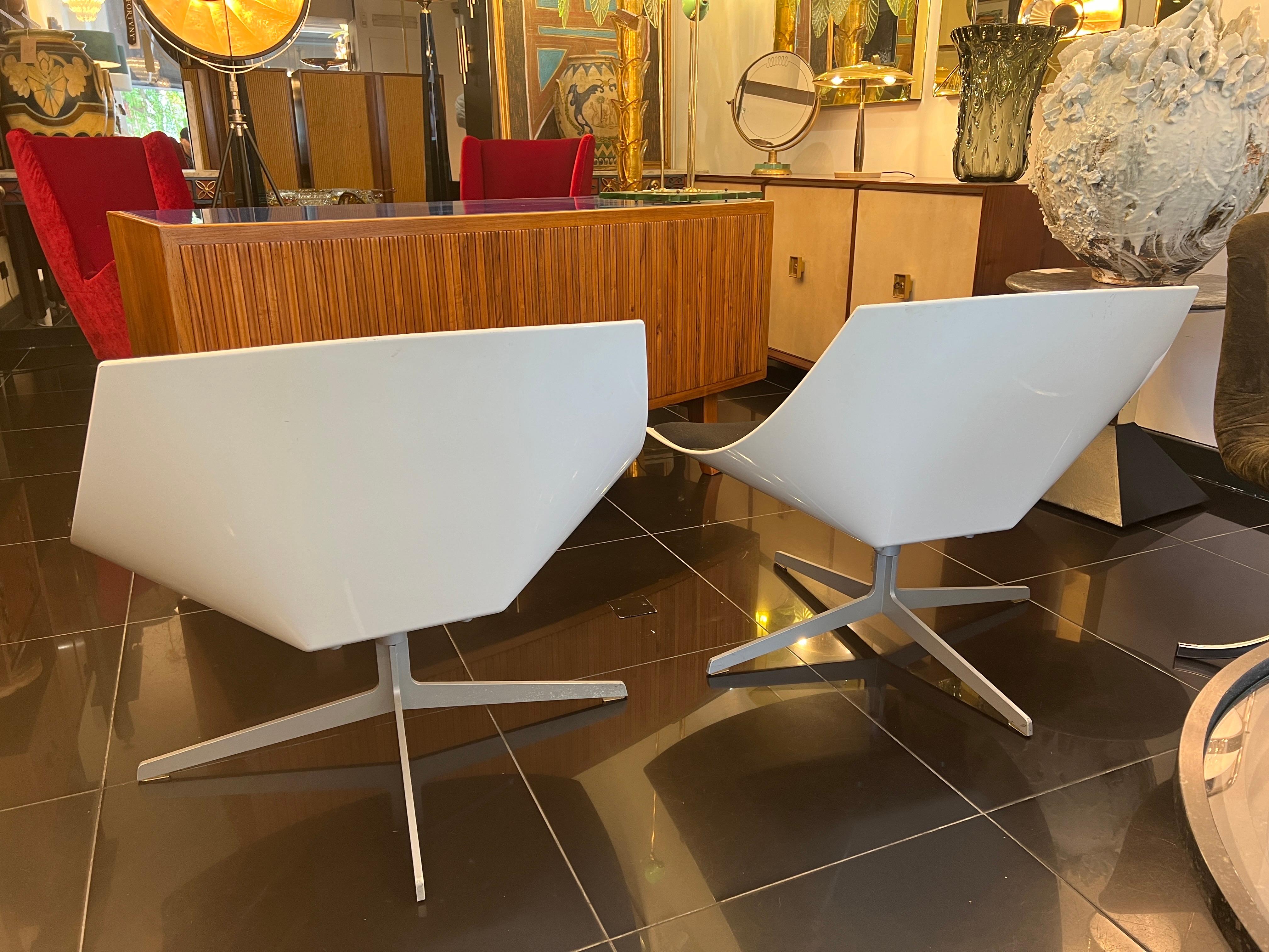 20th Century Pair of swivel armchairs by Fritz Hansen  For Sale