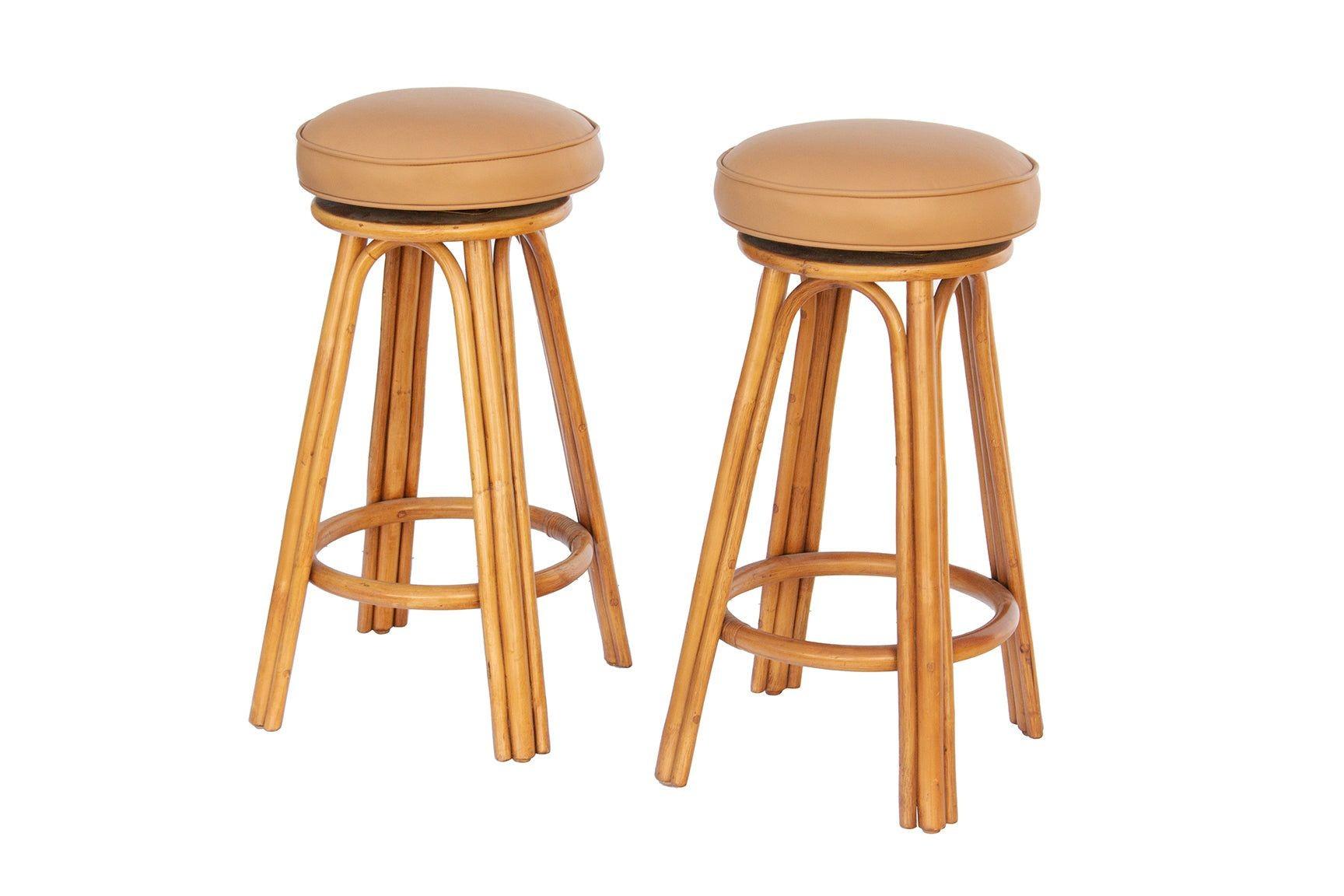 Pair of Swivel Barstools in Rattan and Leather 5