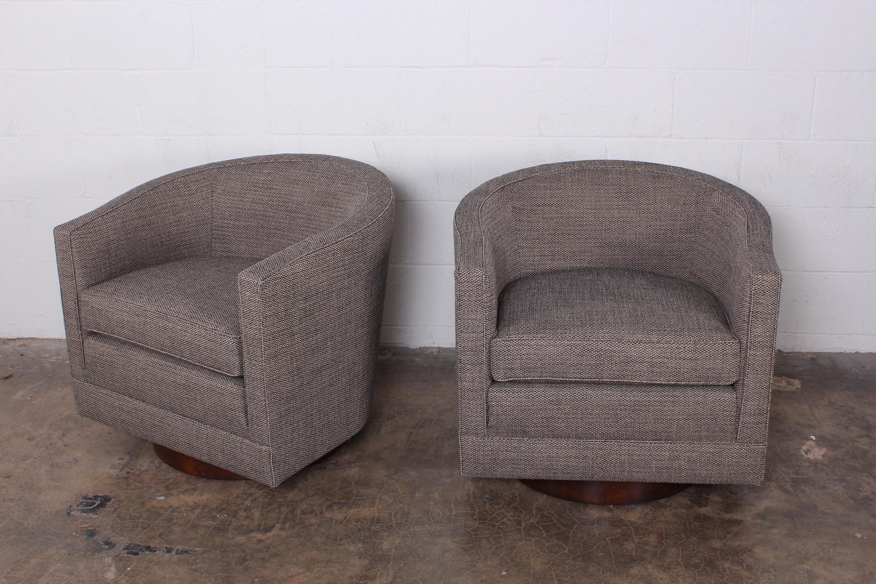 Pair of Swivel Chairs by Edward Wormley for Dunbar In Excellent Condition In Dallas, TX