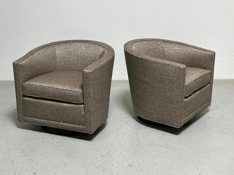 Pair of Swivel Chairs by Edward Wormley for Dunbar In Good Condition For Sale In Dallas, TX