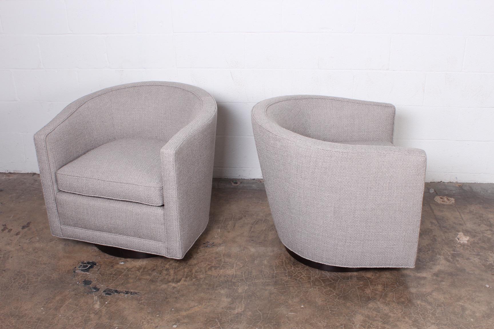 Pair of Swivel Chairs by Edward Wormley for Dunbar (Mitte des 20. Jahrhunderts)